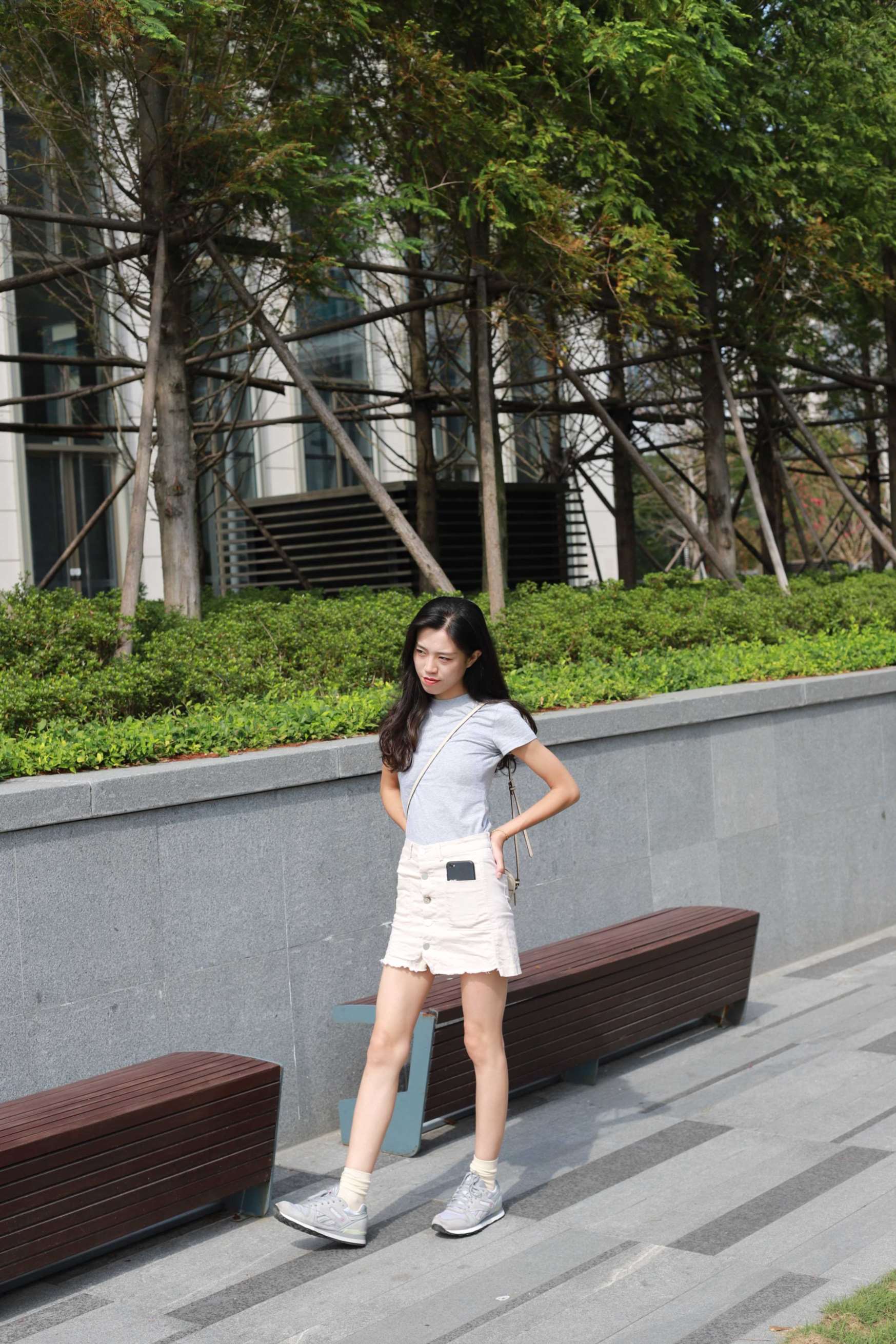 物恋传媒 No.050 待我长发及腰,只为你的微笑,灰色NB配浅黄棉袜  [145P+1V1.55GB]