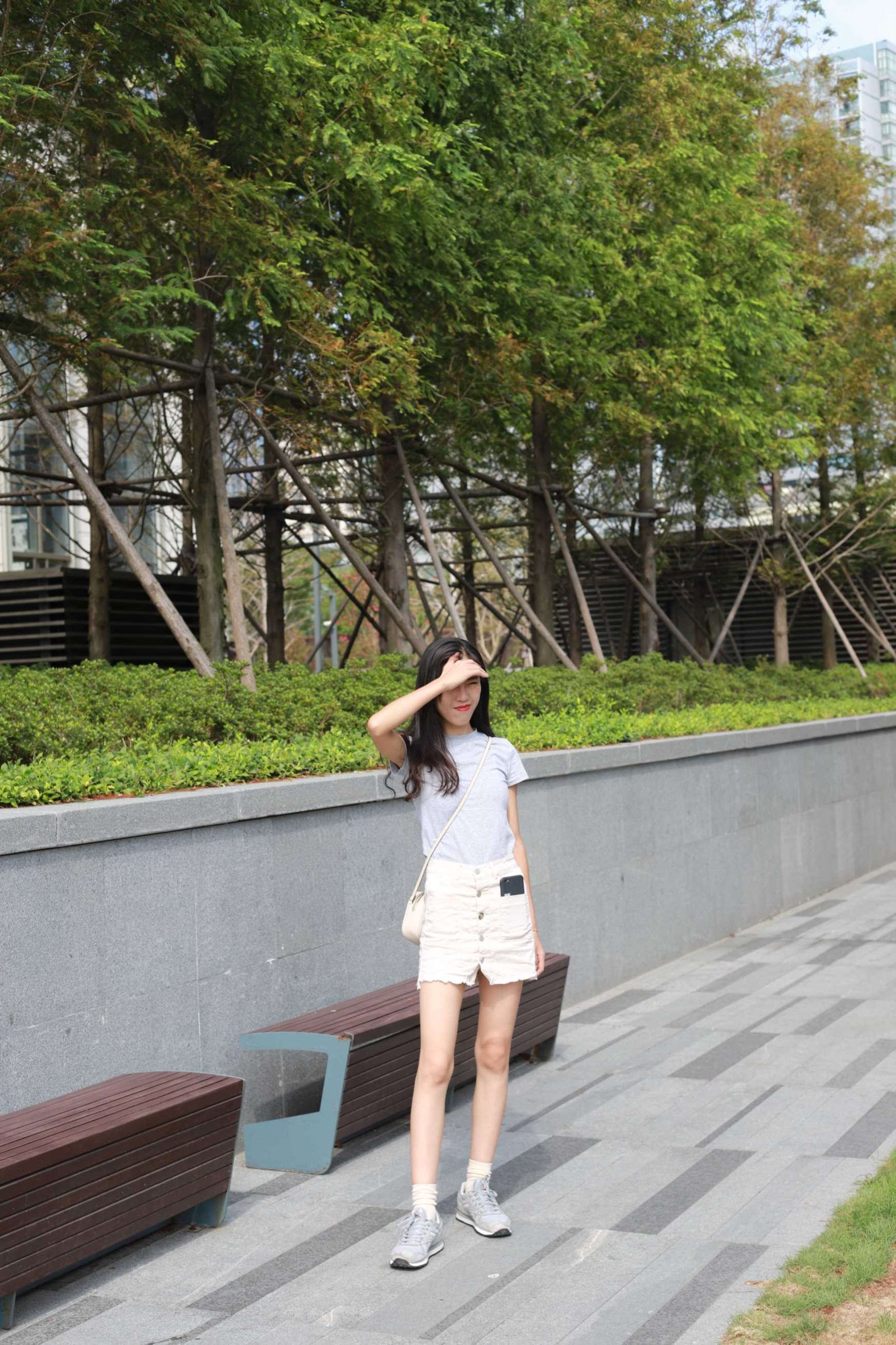 物恋传媒 No.050 待我长发及腰,只为你的微笑,灰色NB配浅黄棉袜  [145P+1V1.55GB]