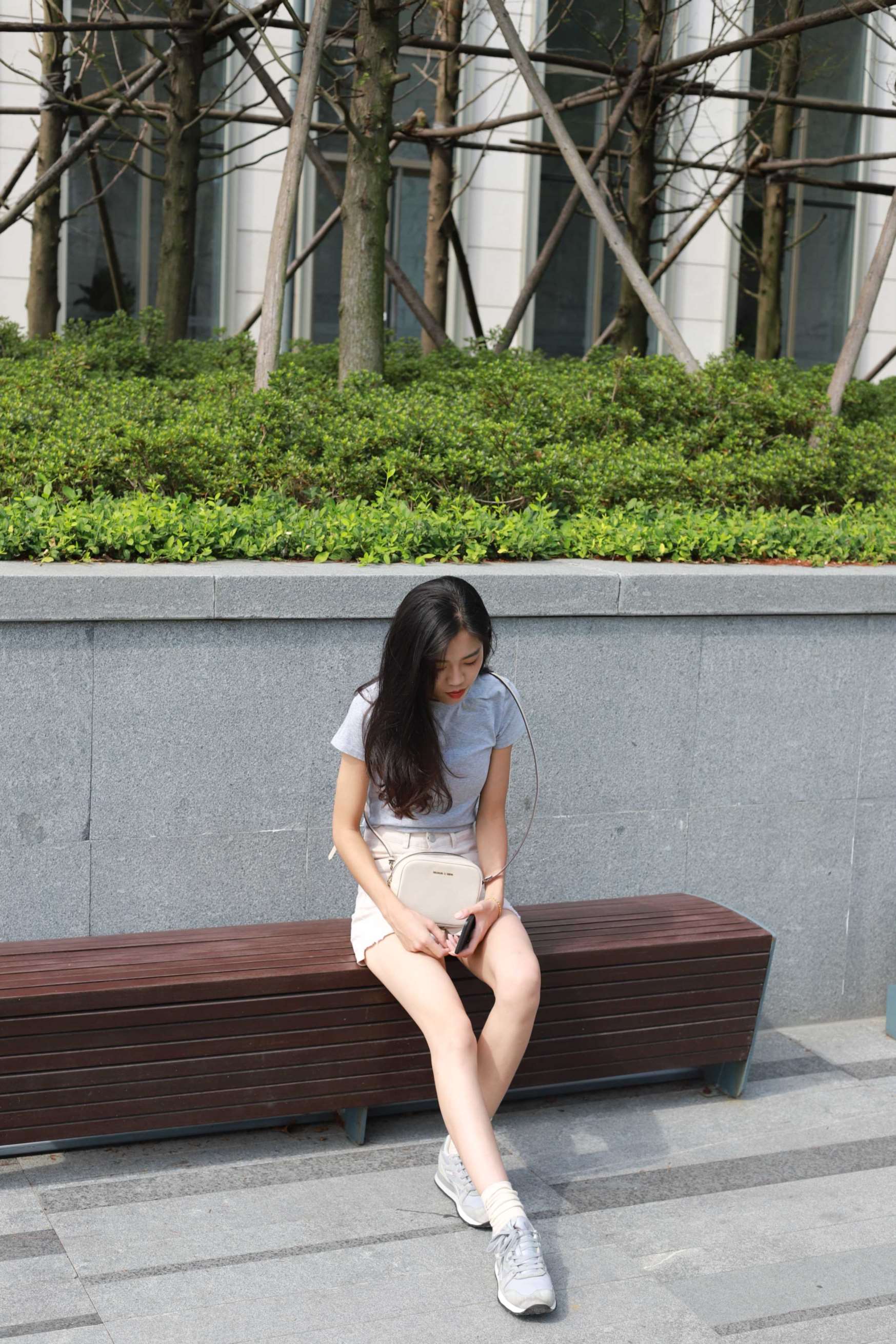 物恋传媒 No.050 待我长发及腰,只为你的微笑,灰色NB配浅黄棉袜  [145P+1V1.55GB]