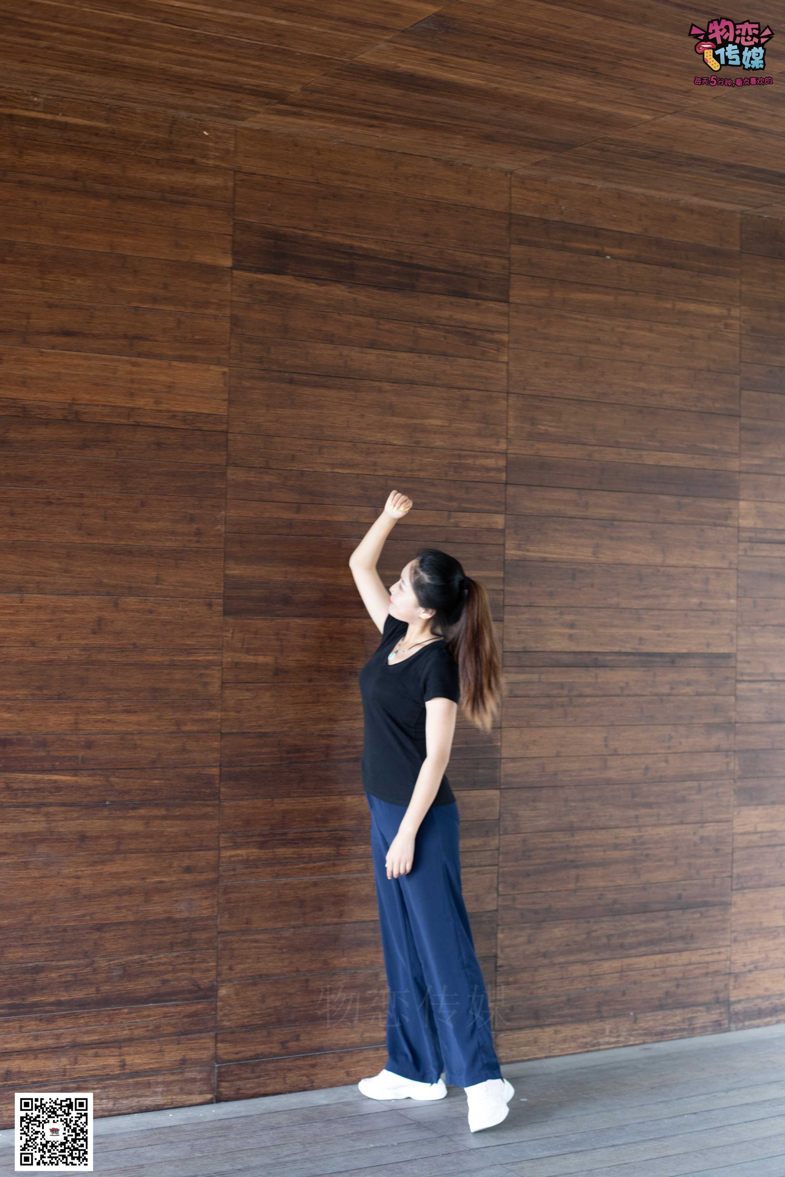 物恋传媒 No.053 些许R感，很多~粉色小跑鞋配船袜  [124P+1V938MB]