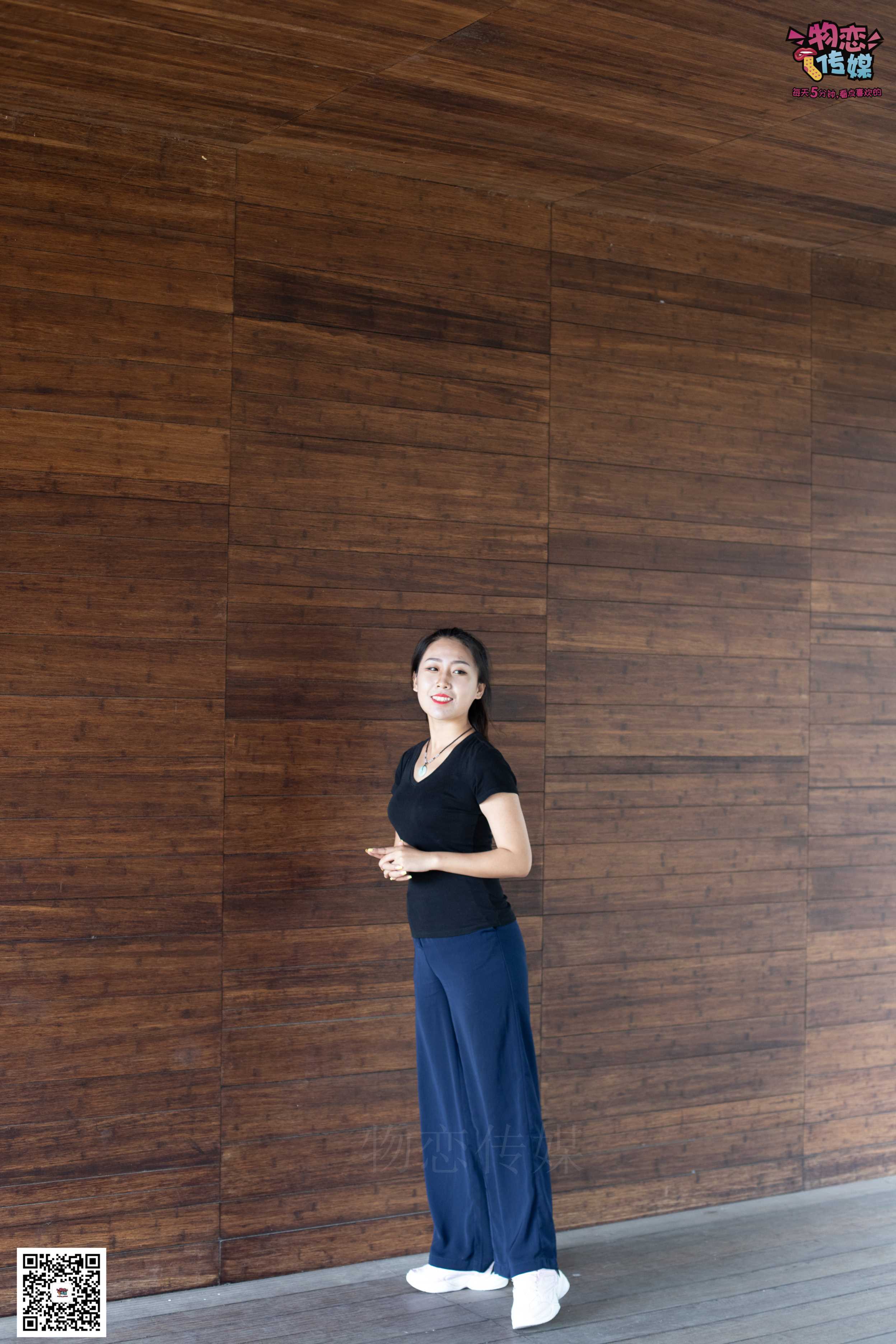 物恋传媒 No.053 些许R感，很多~粉色小跑鞋配船袜  [124P+1V938MB]