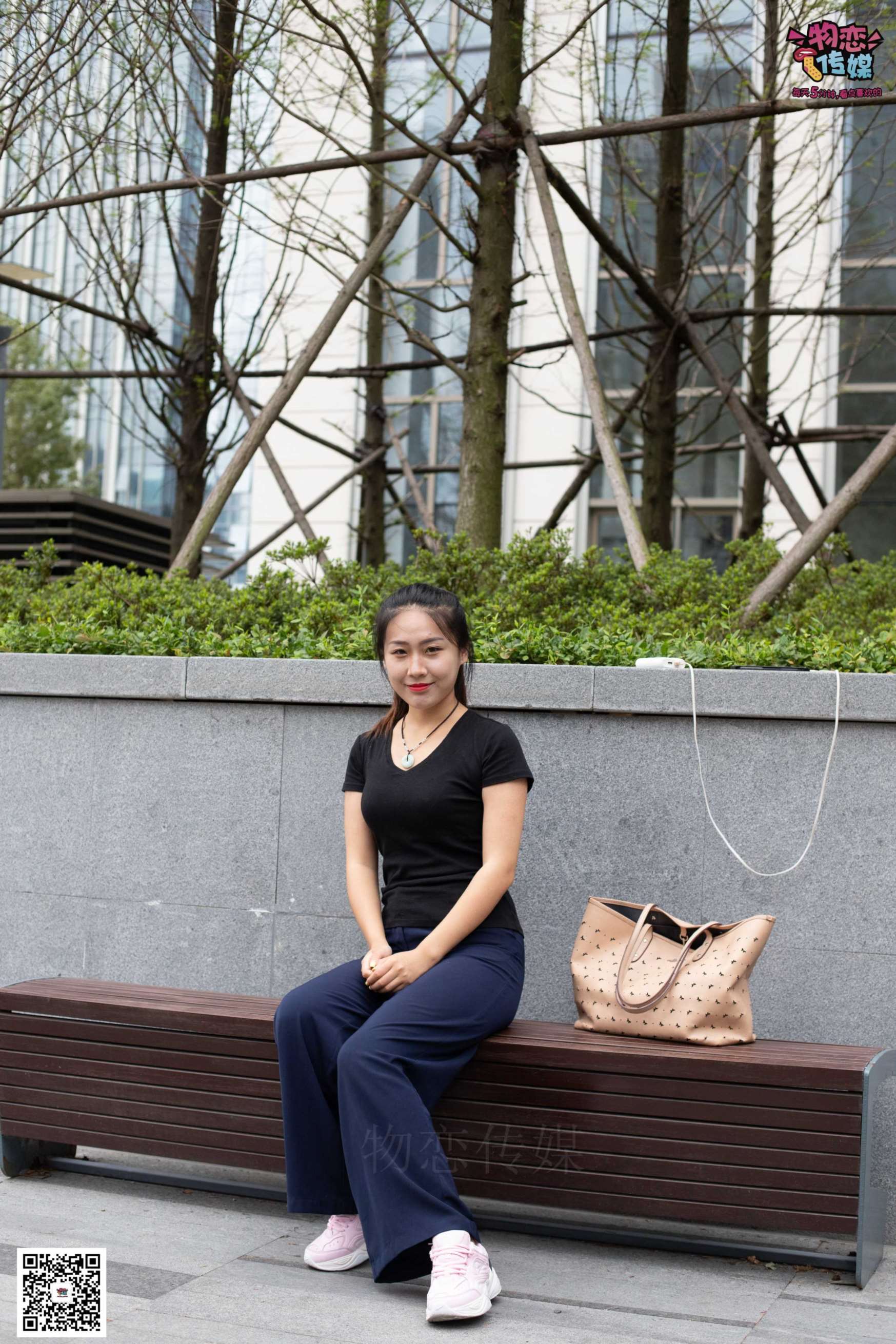 物恋传媒 No.053 些许R感，很多~粉色小跑鞋配船袜  [124P+1V938MB]