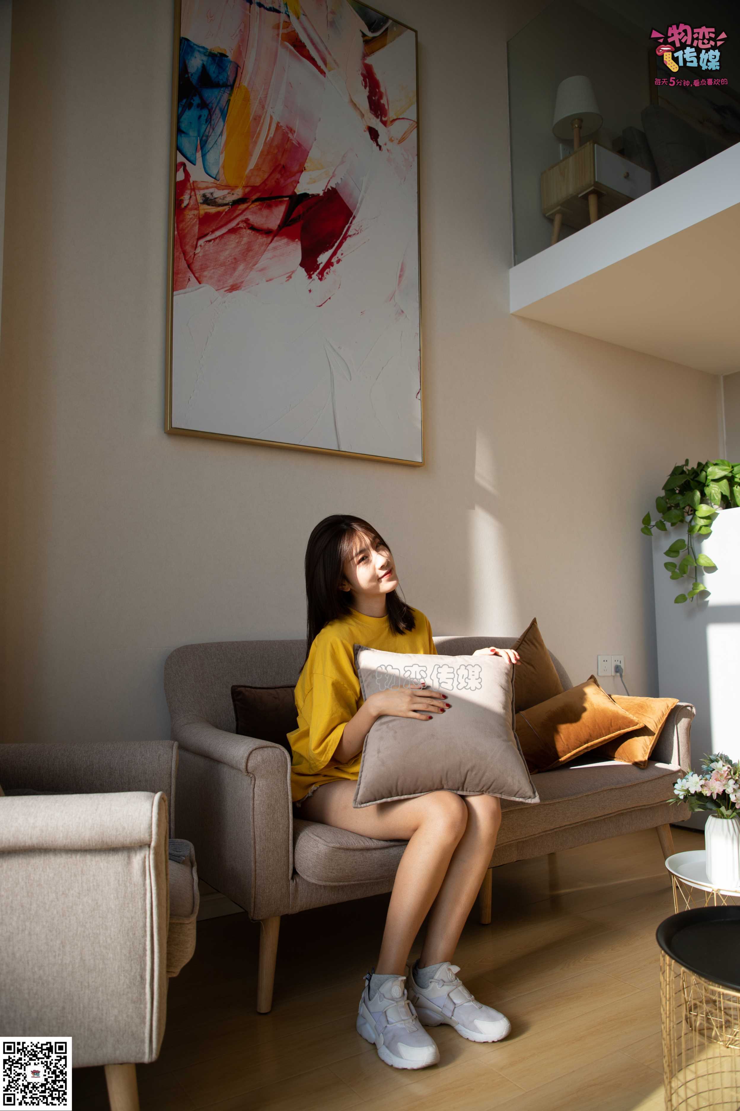 物恋传媒 No.063 深秋蜜糖，甜甜甜美~小白跑鞋配灰色棉袜  [158P+1V926MB]