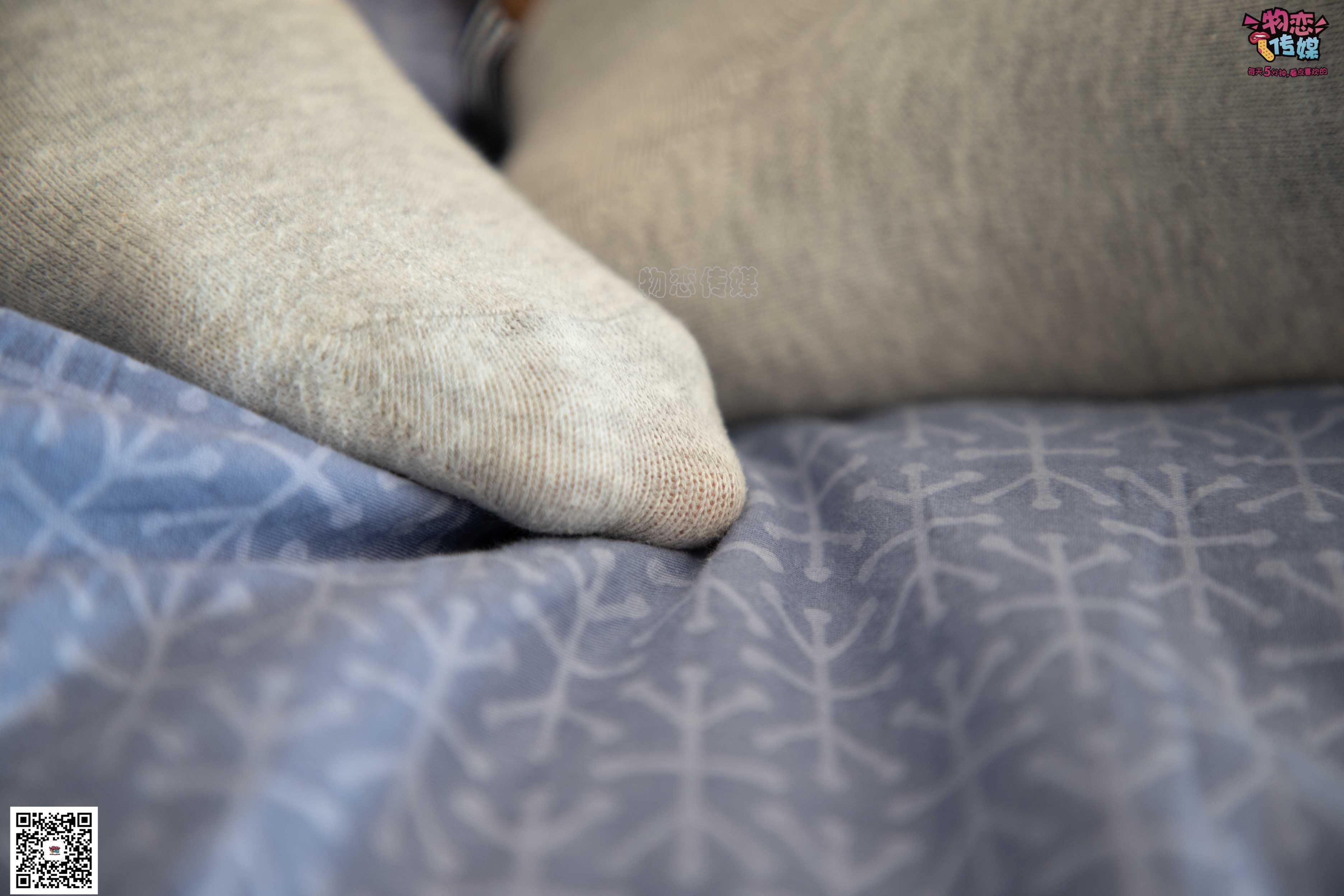物恋传媒 No.063 深秋蜜糖，甜甜甜美~小白跑鞋配灰色棉袜  [158P+1V926MB]