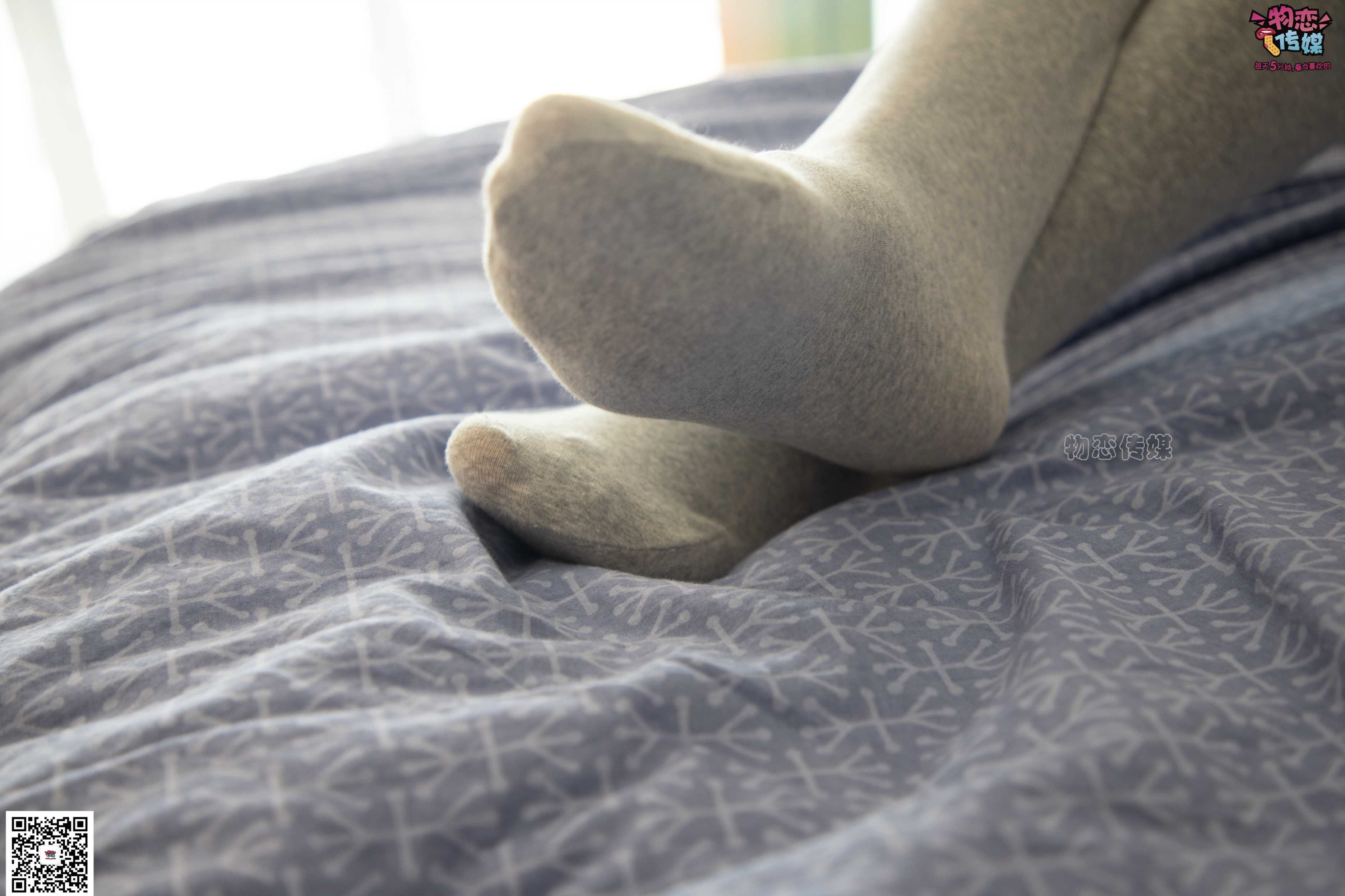 物恋传媒 No.066 开口笑,灰色的森女系.清纯小姐姐的灰色长筒棉袜  [148P+1V922MB]