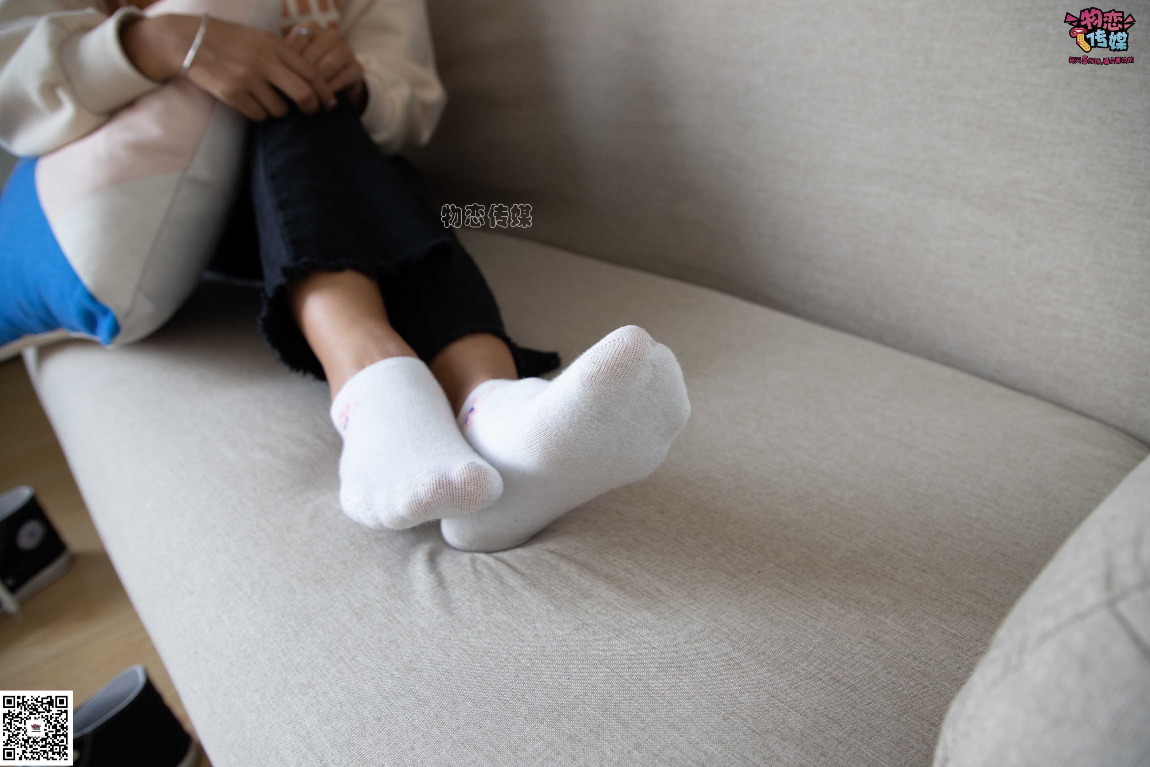 物恋传媒 No.075 岚岚-语笑嫣然，隔壁班女同学感觉。  [160P+1V1.03GB]