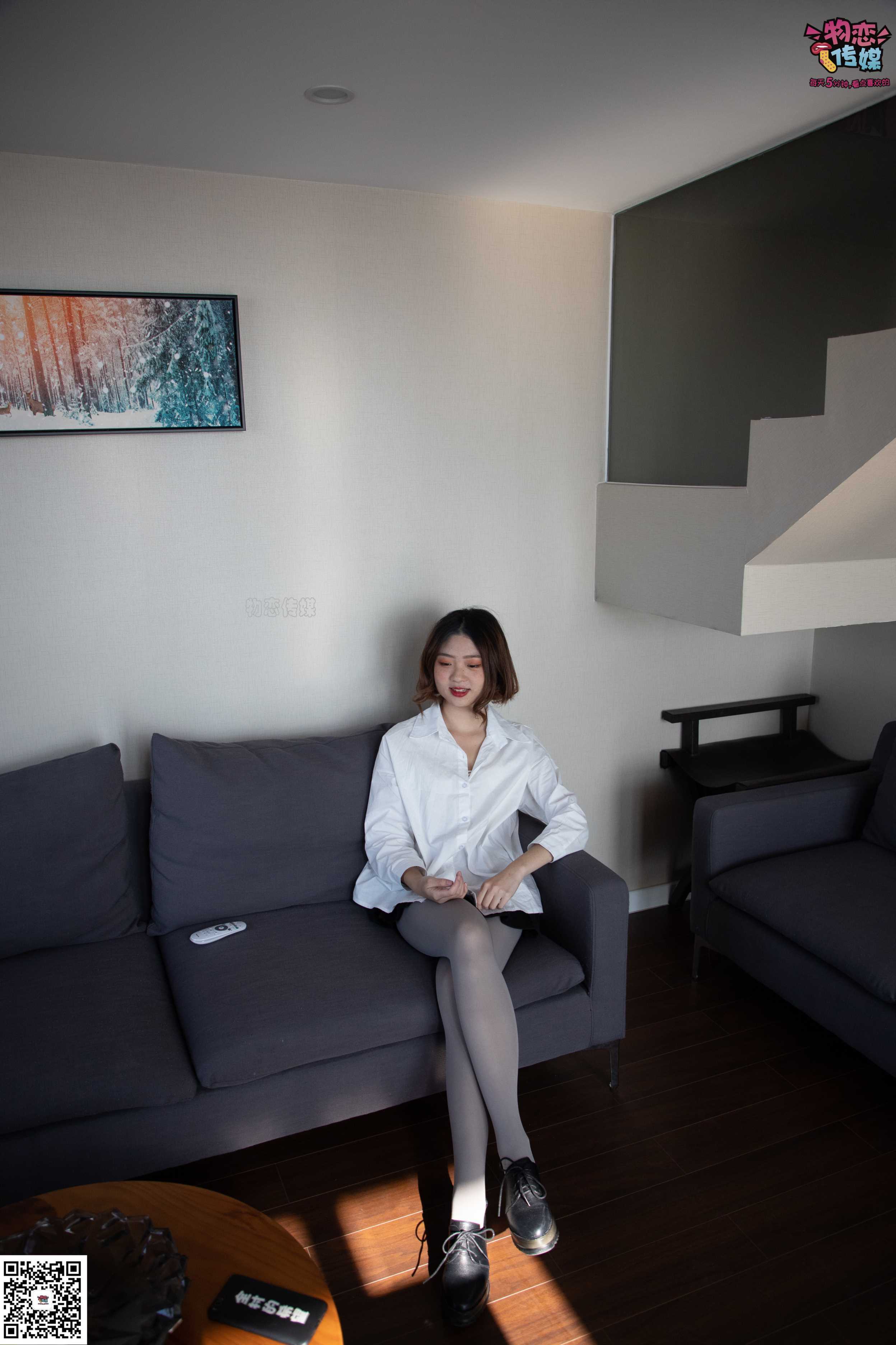 物恋传媒 No.076 维维-沙发、可爱、灰丝与小皮鞋  [99P+1V810MB]