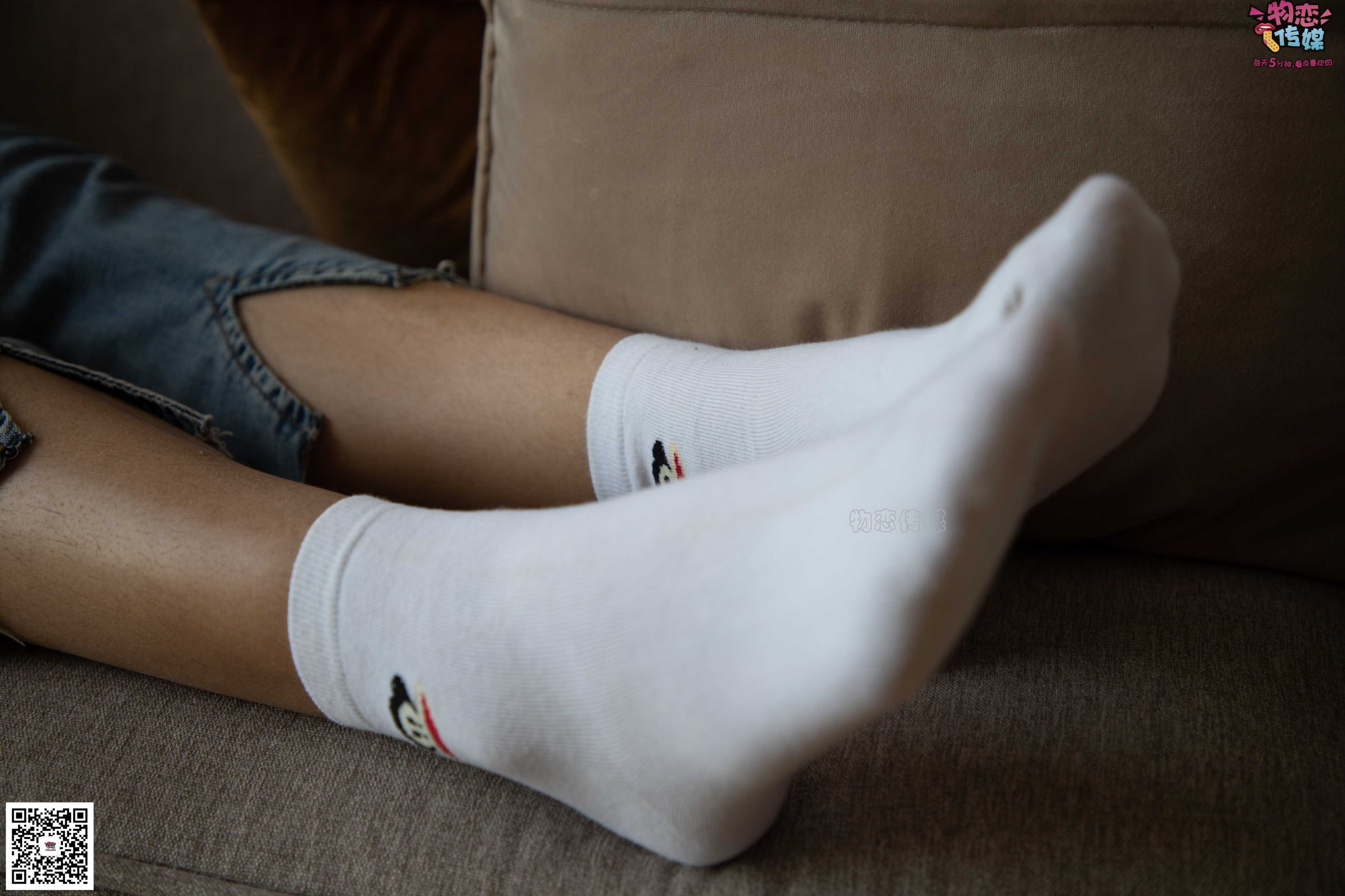 物恋传媒 No.080 雯雯-牛仔裤搭配匡威高帮帆布鞋  [141P+769MB]