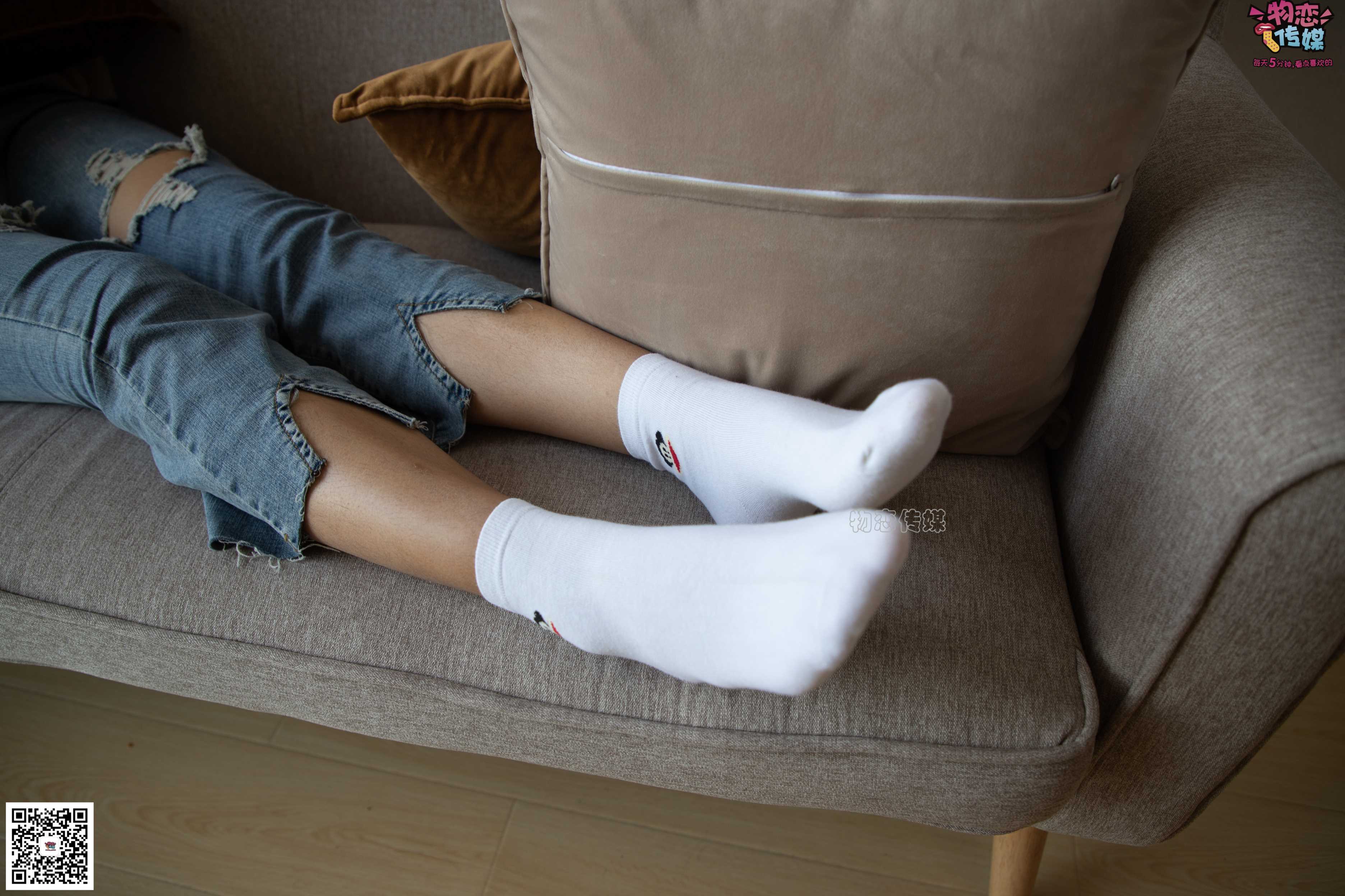 物恋传媒 No.080 雯雯-牛仔裤搭配匡威高帮帆布鞋  [141P+769MB]