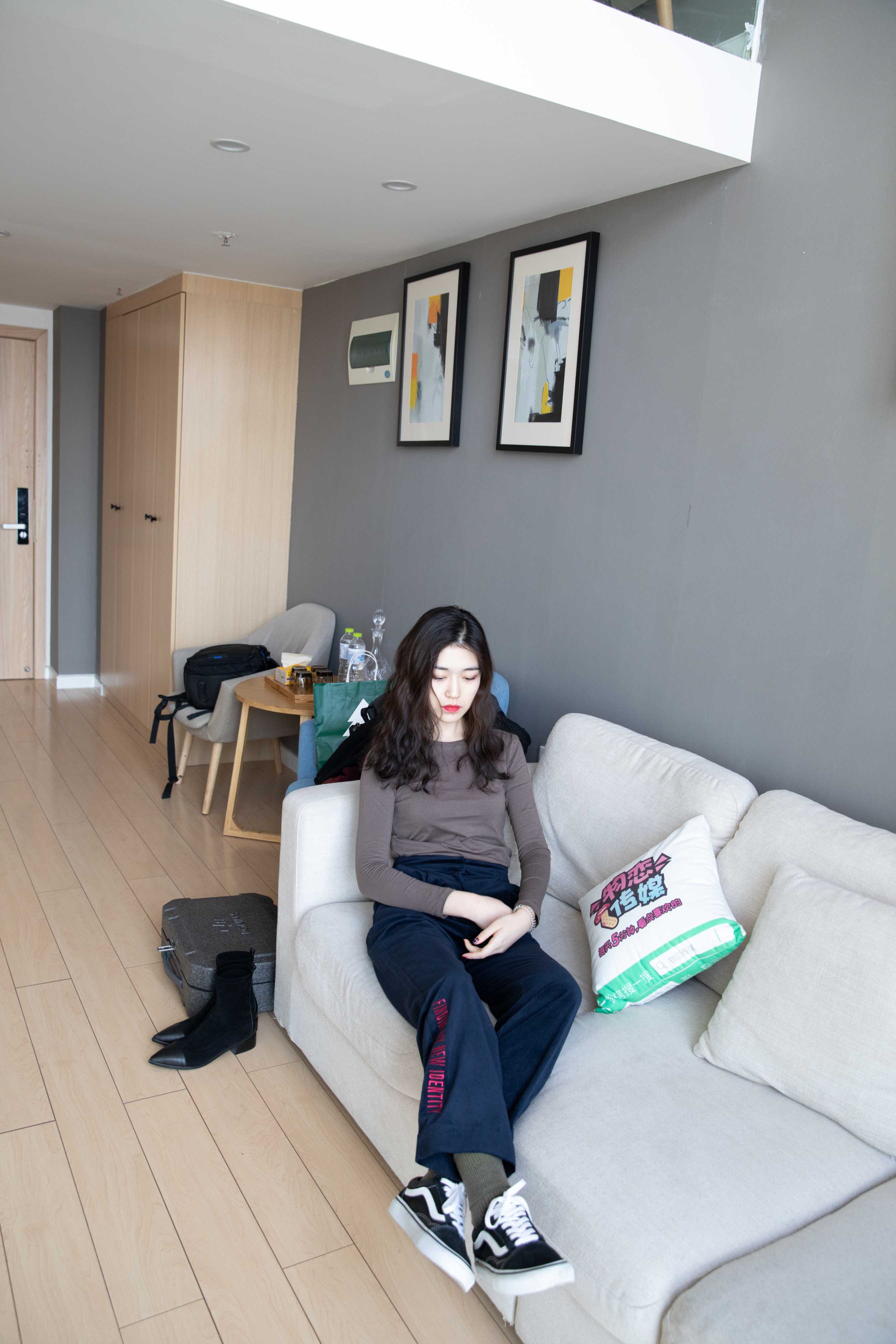 物恋传媒 No.099 佳琪-可御可萌-浪漫红唇的温柔  [149P+1V2.03GB]