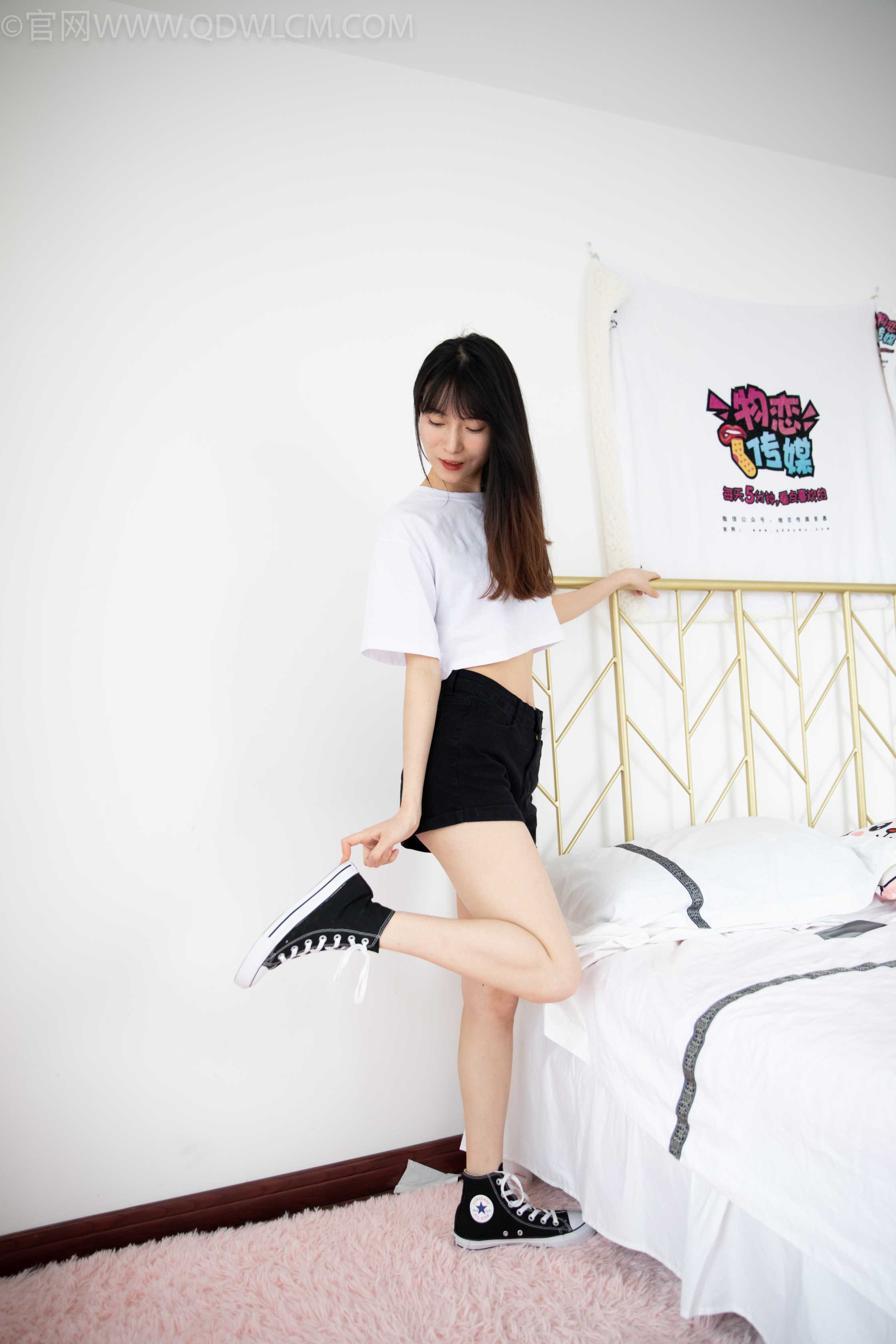 物恋传媒 NO.1018 猫耳-高邦帆布鞋、白色棉船袜 [156P+2V／4.21GB]