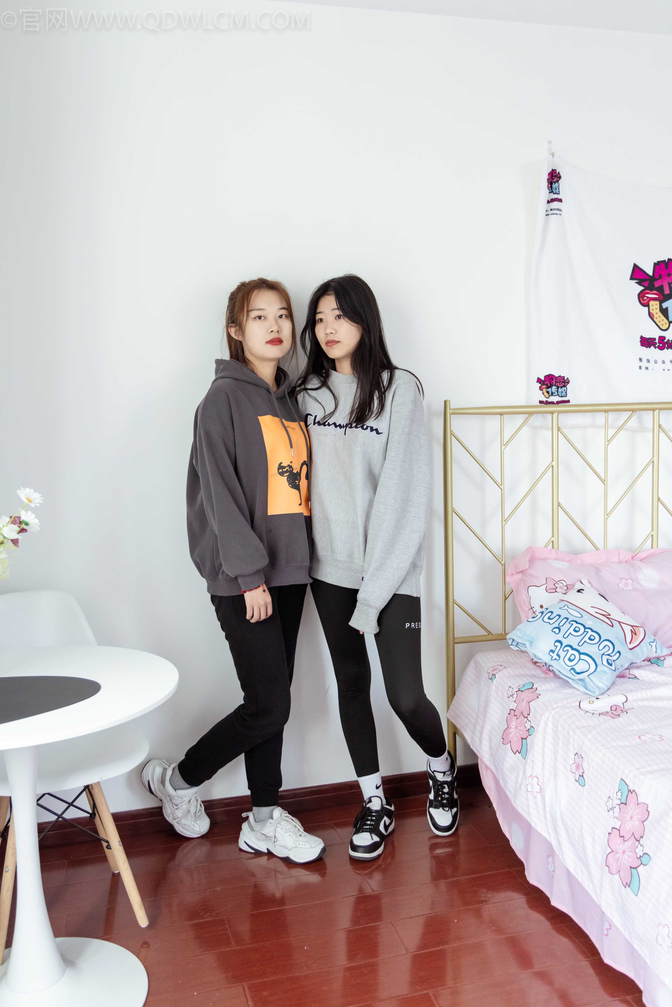 物恋传媒 NO.1021 闺蜜-AJ板鞋、棉袜、脚尖透明款、 [151P+1V／4.88GB]