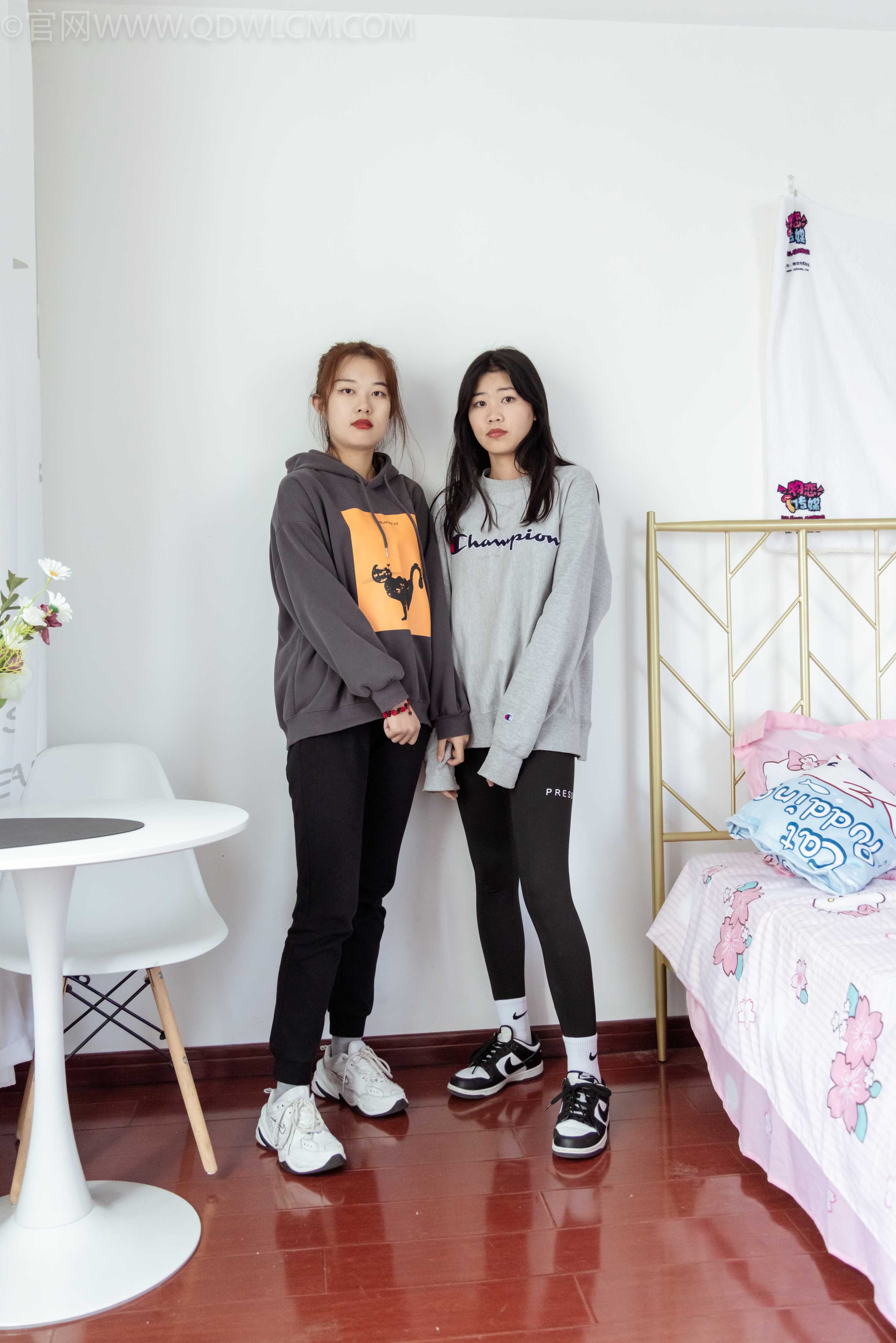 物恋传媒 NO.1021 闺蜜-AJ板鞋、棉袜、脚尖透明款、 [151P+1V／4.88GB]