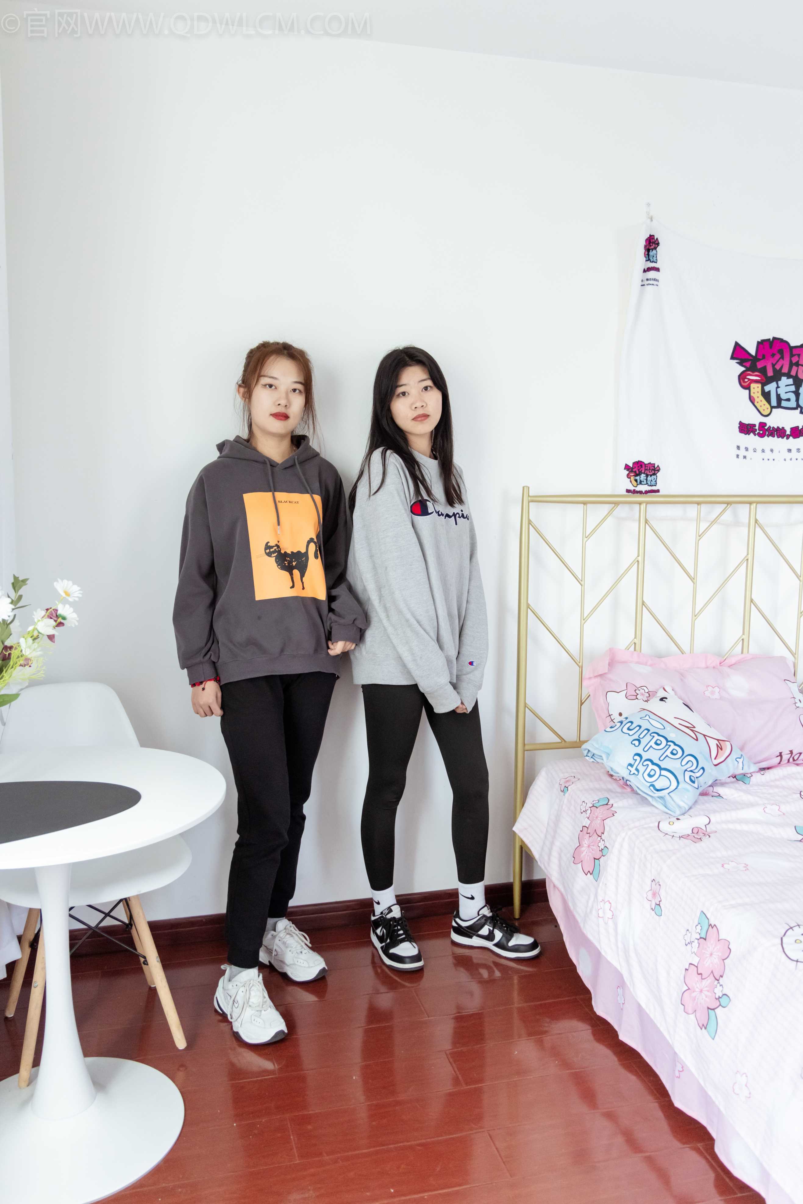 物恋传媒 NO.1021 闺蜜-AJ板鞋、棉袜、脚尖透明款、 [151P+1V／4.88GB]