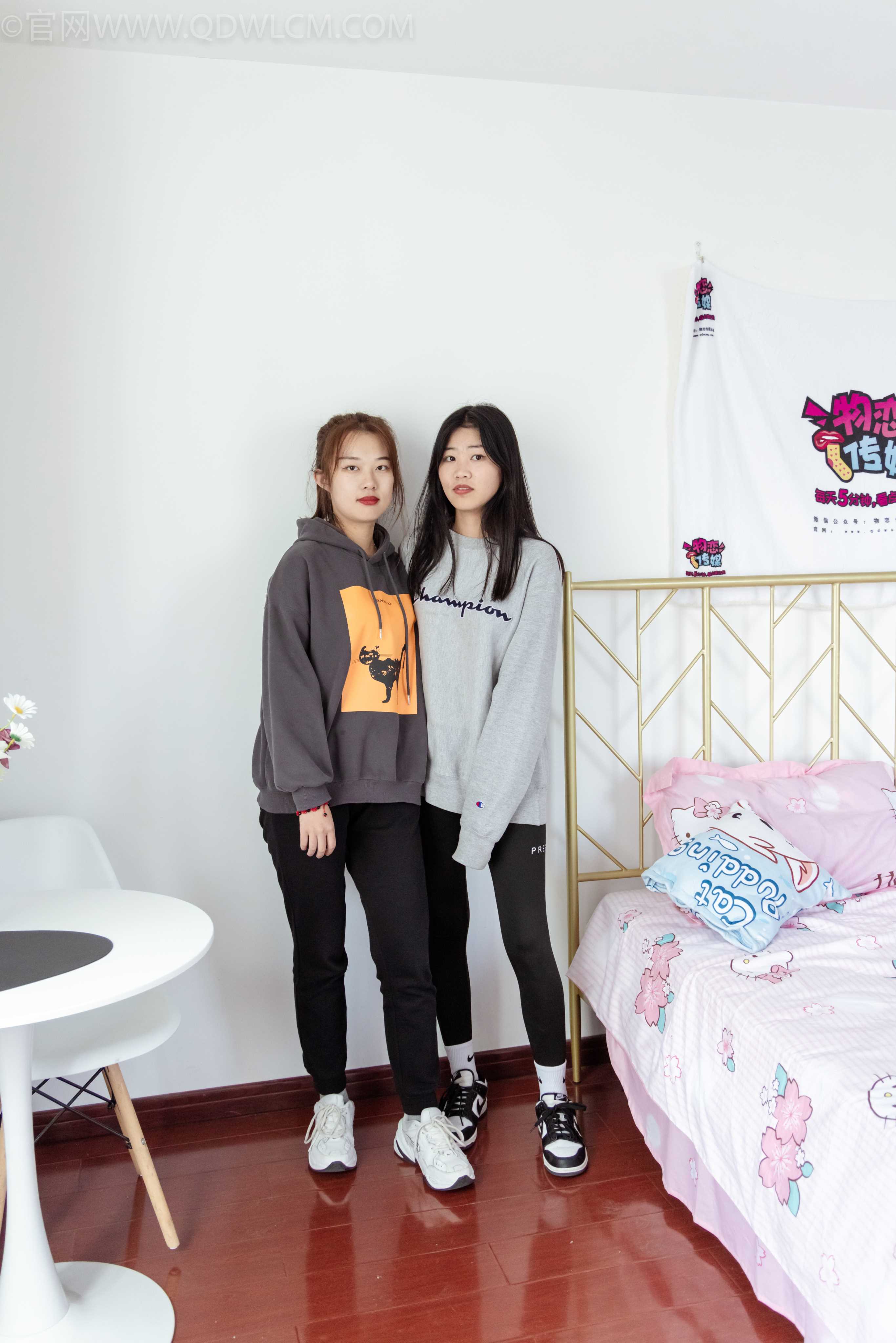 物恋传媒 NO.1021 闺蜜-AJ板鞋、棉袜、脚尖透明款、 [151P+1V／4.88GB]