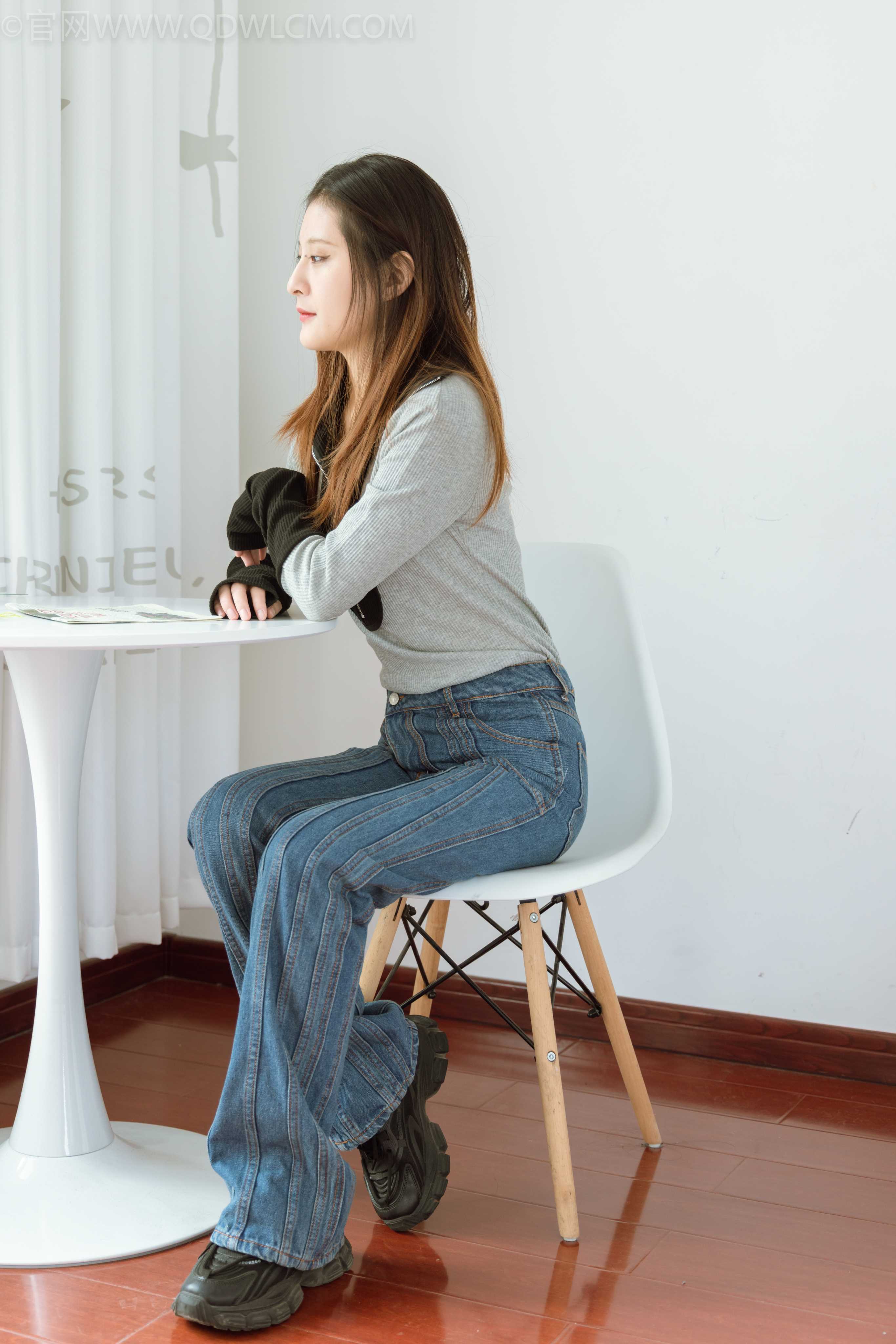 物恋传媒 NO.1022 思思-运动鞋、米白色短棉袜、 [140P+1V／4.15GB] 插图4