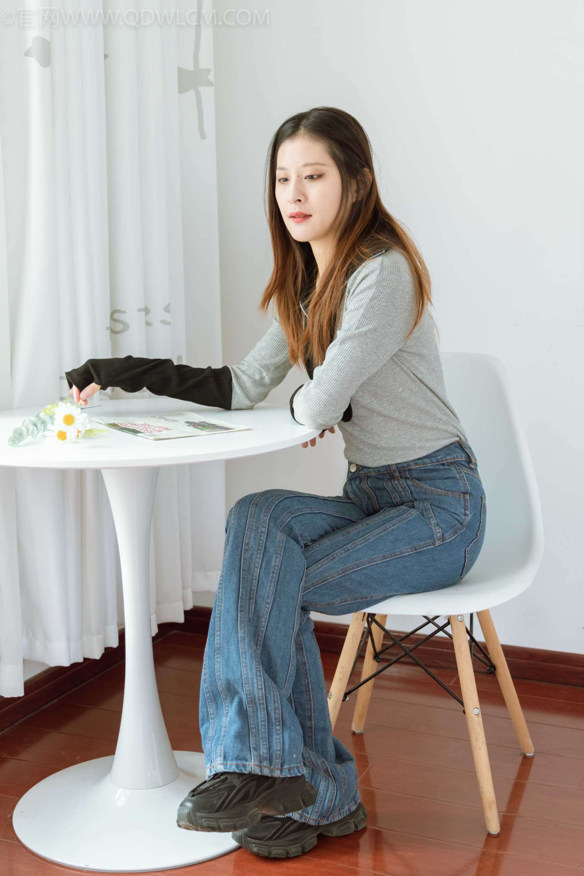 物恋传媒 NO.1022 思思-运动鞋、米白色短棉袜、 [140P+1V／4.15GB]