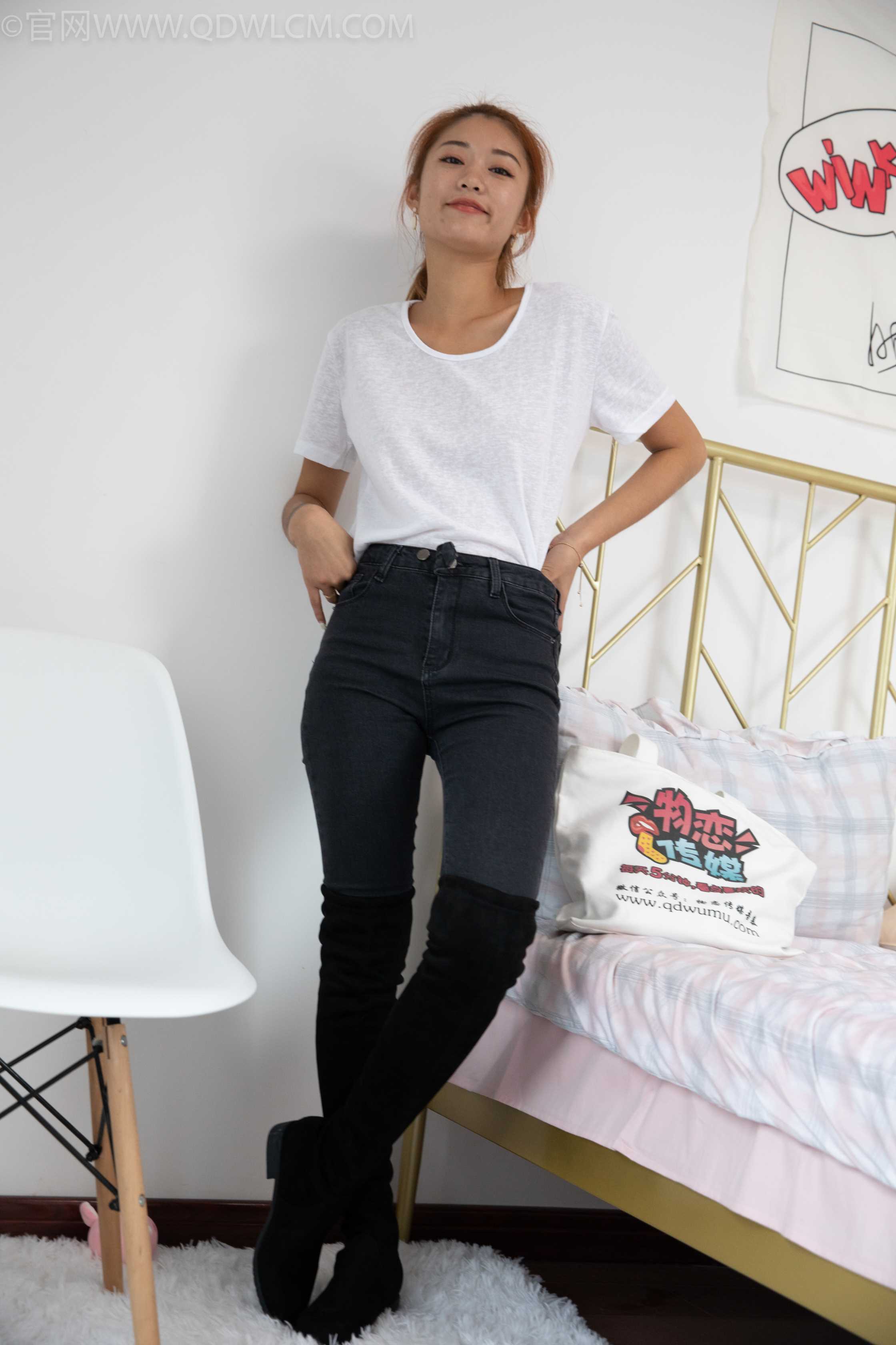 物恋传媒 NO.1029 言言-过膝靴、棉袜、 [127P+1V／3.52GB]