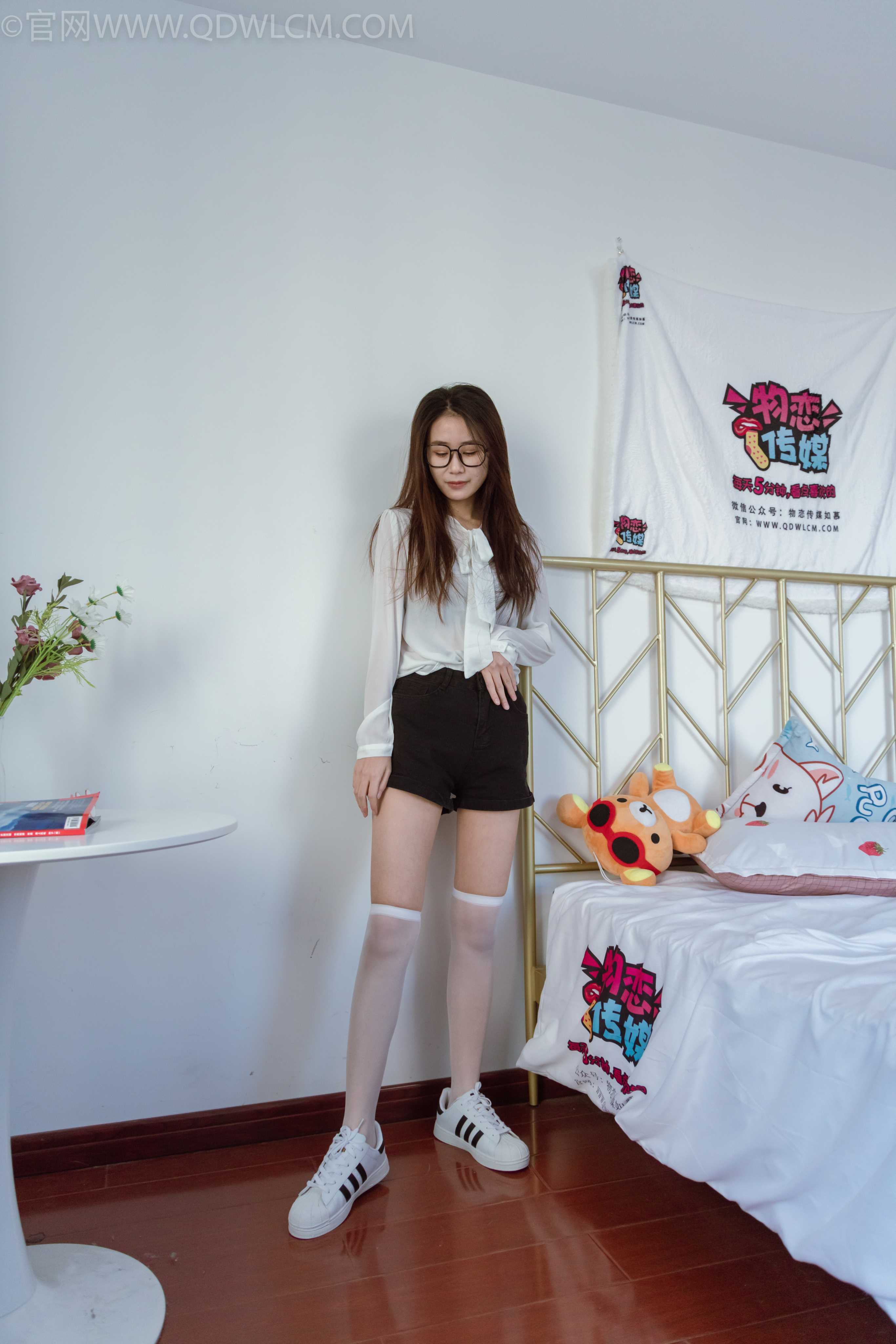 物恋传媒 NO.1031 菜菜-高跟鞋、贝壳头、白色长筒、长筒、过膝棉袜 [163P+1V／5.84GB]