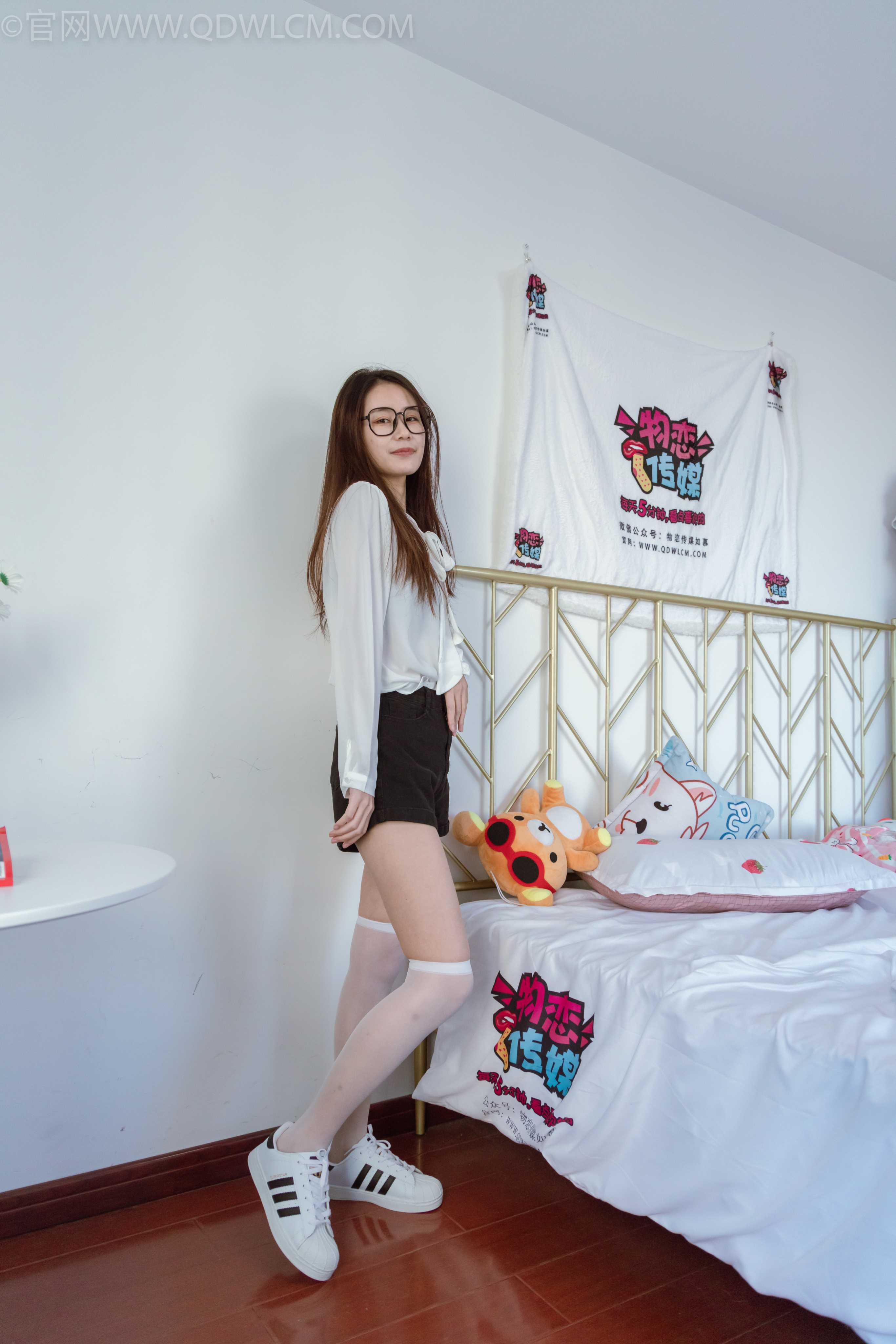 物恋传媒 NO.1031 菜菜-高跟鞋、贝壳头、白色长筒、长筒、过膝棉袜 [163P+1V／5.84GB]