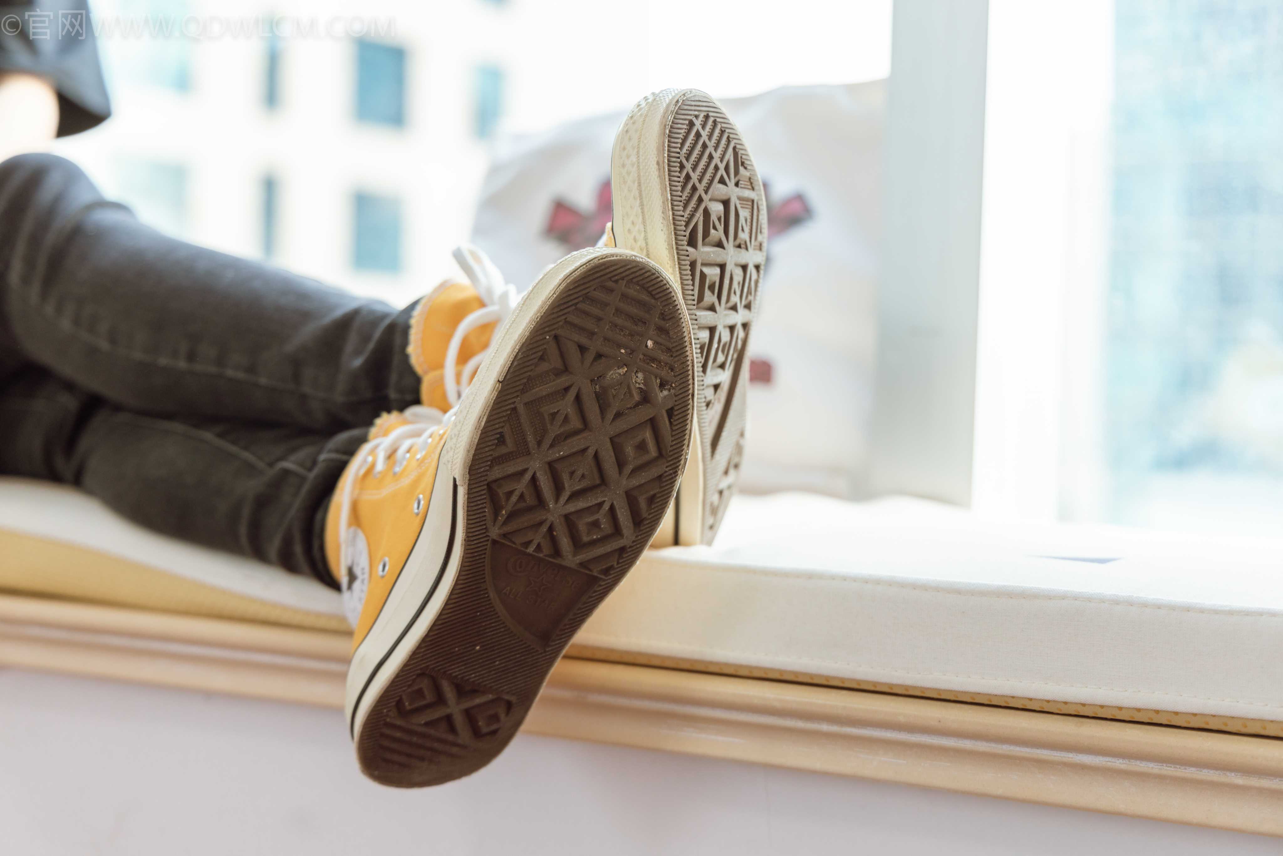 物恋传媒 NO.1036 然然-帆布鞋、白色棉袜、 [135P+1V／4.24GB]