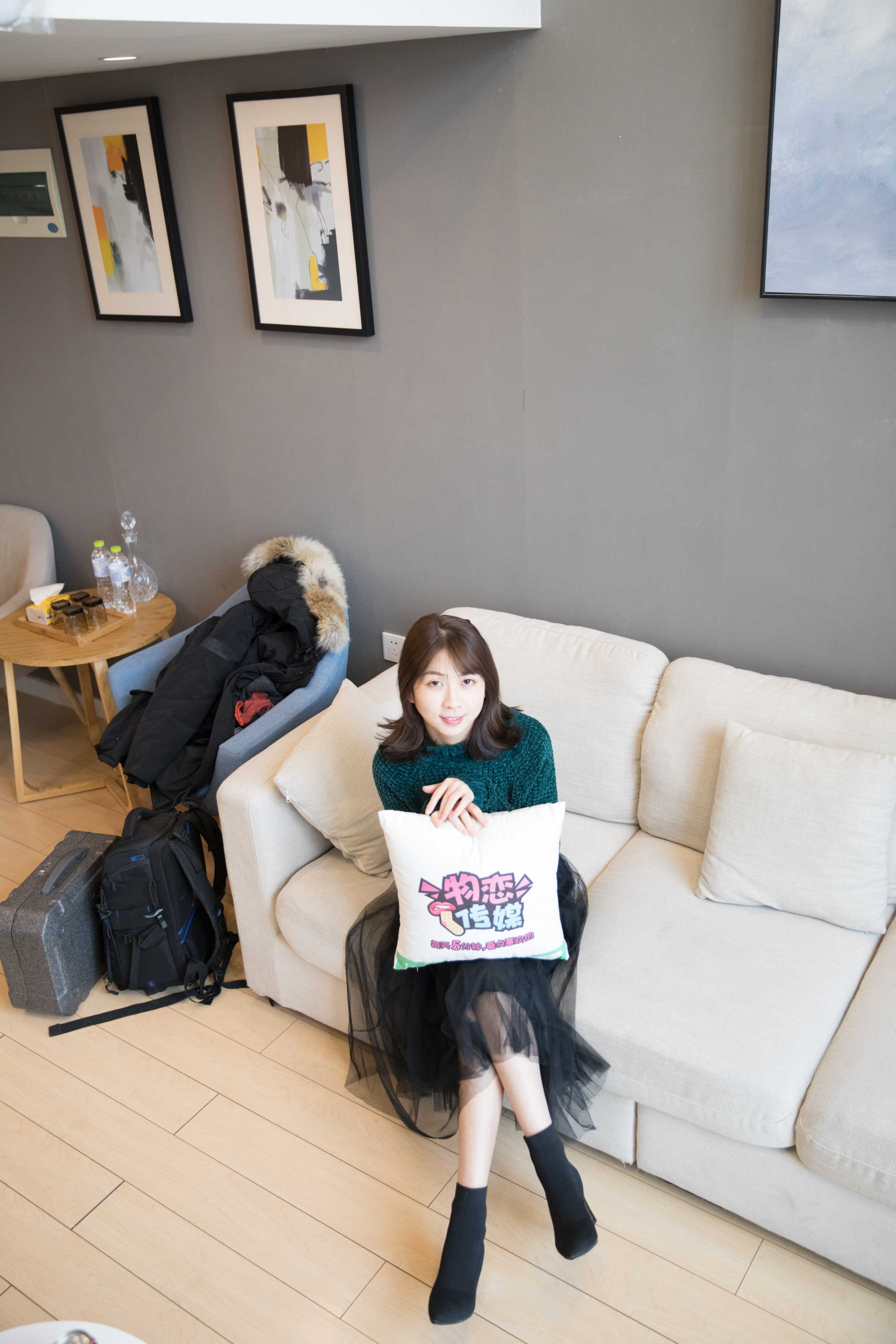 物恋传媒 No.127 米莱-温暖的，毛衣纱裙袜子靴  [162P+1V2.97GB]