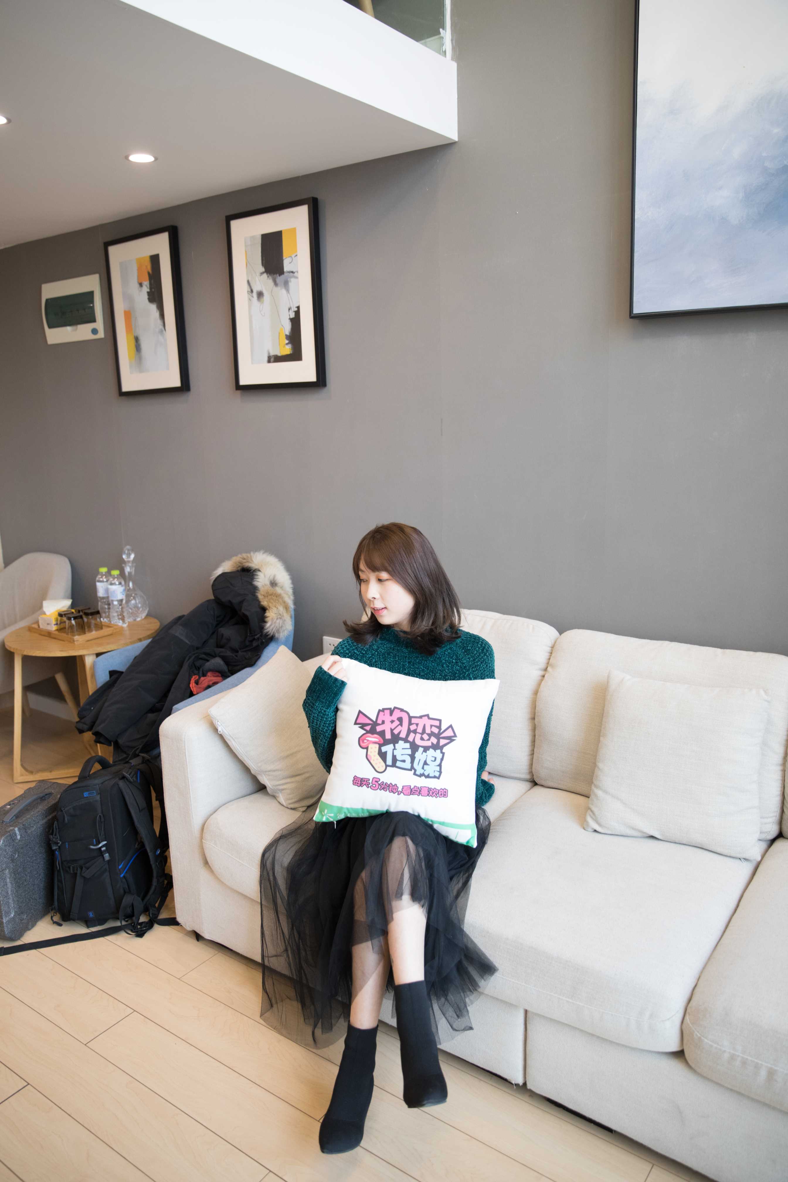 物恋传媒 No.127 米莱-温暖的，毛衣纱裙袜子靴  [162P+1V2.97GB]