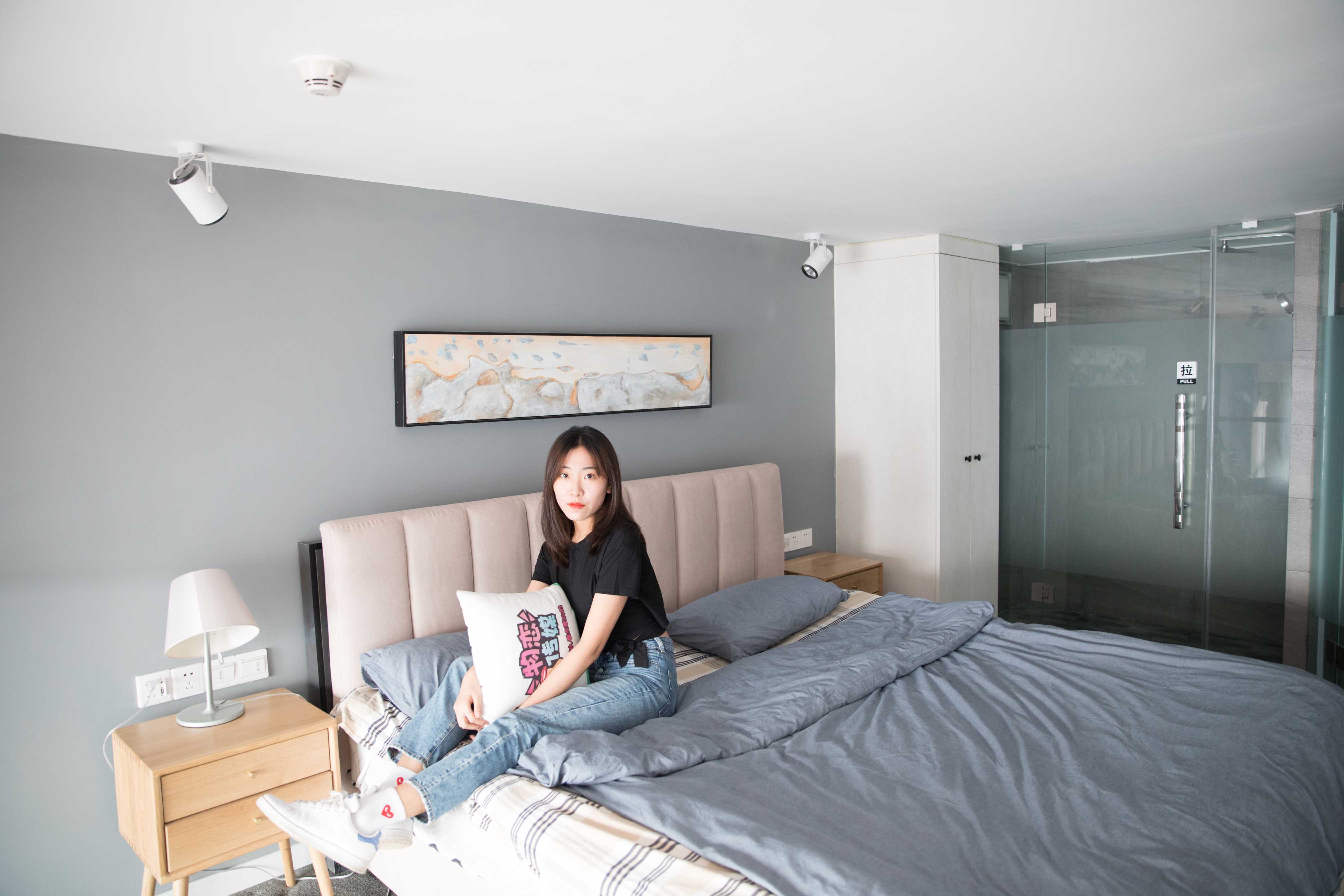 物恋传媒 No.132 Elise-床边的白色板鞋搭配白色棉袜与灰色棉袜  [147P+1V3.05GB]