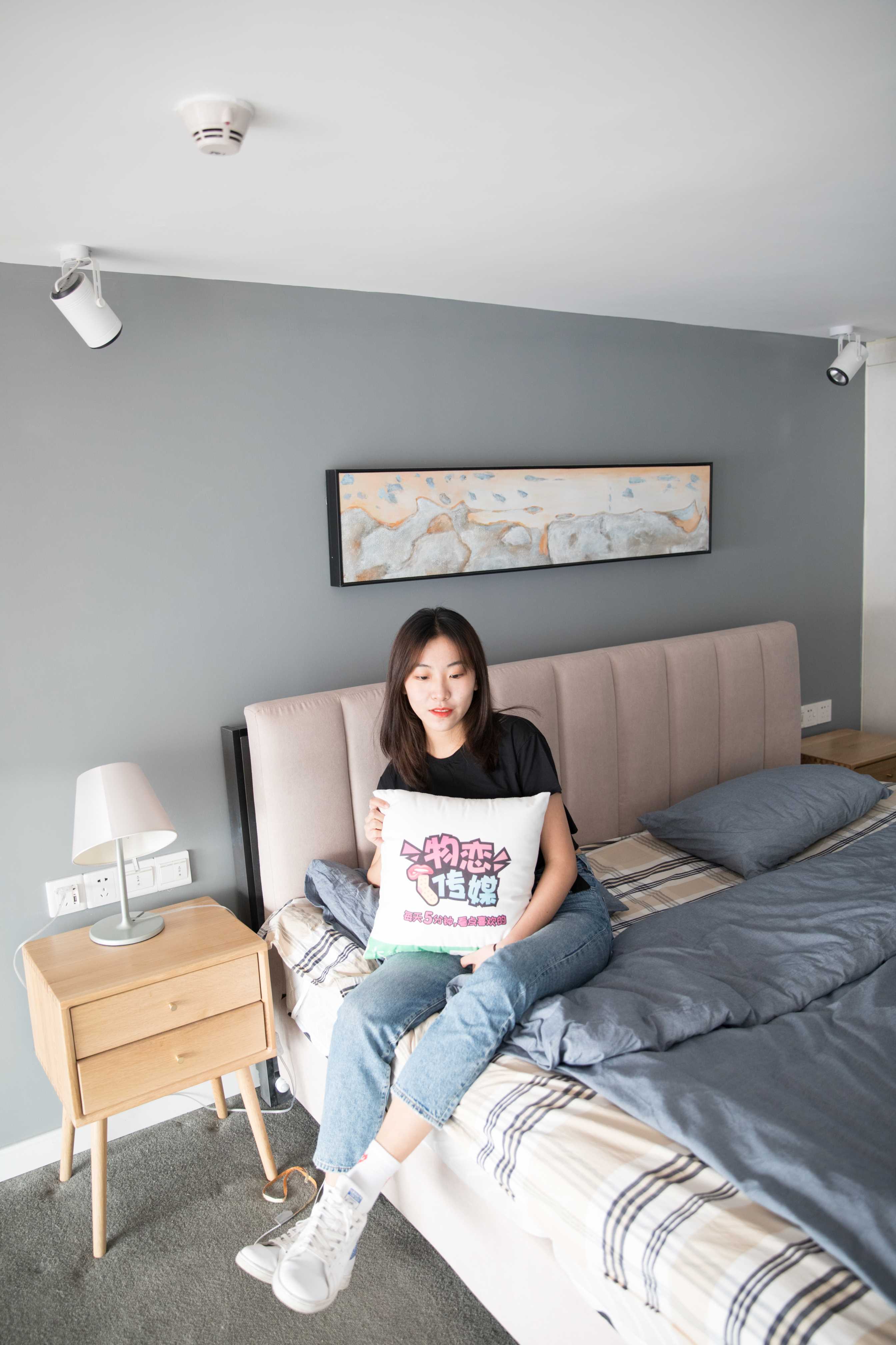 物恋传媒 No.132 Elise-床边的白色板鞋搭配白色棉袜与灰色棉袜  [147P+1V3.05GB]