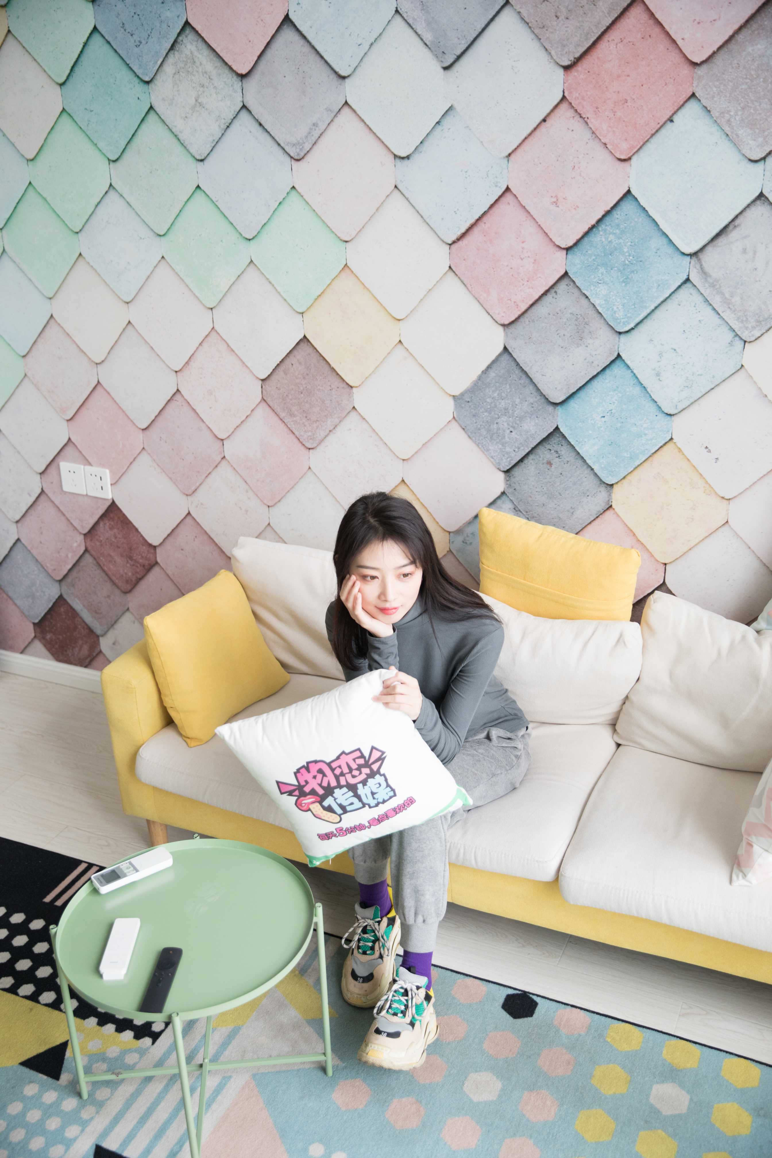 物恋传媒 No.134 心怡-摩登俏女郎的紫色梦幻  [179P+1V2.89GB]