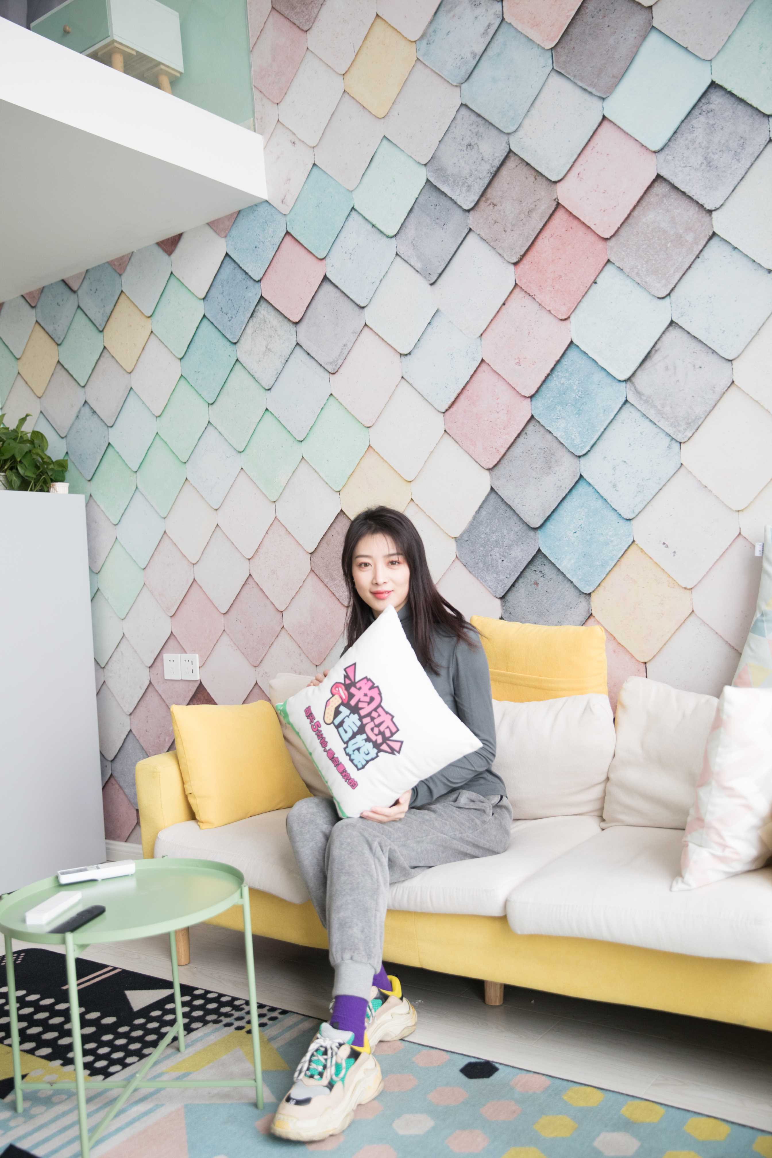 物恋传媒 No.134 心怡-摩登俏女郎的紫色梦幻  [179P+1V2.89GB]