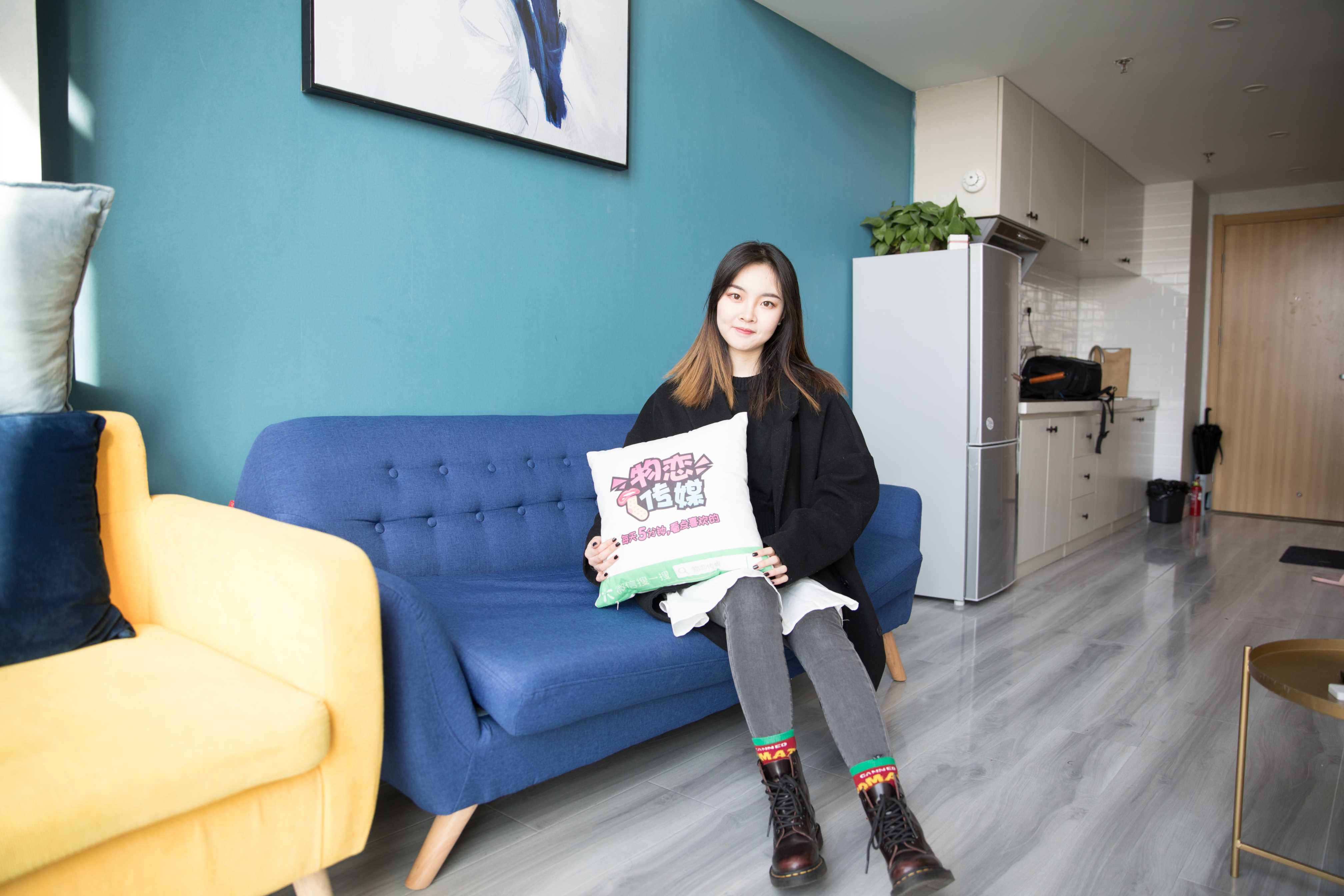 物恋传媒 No.139 溏心-马丁靴下的多彩棉袜  [211P+1V3.82G]