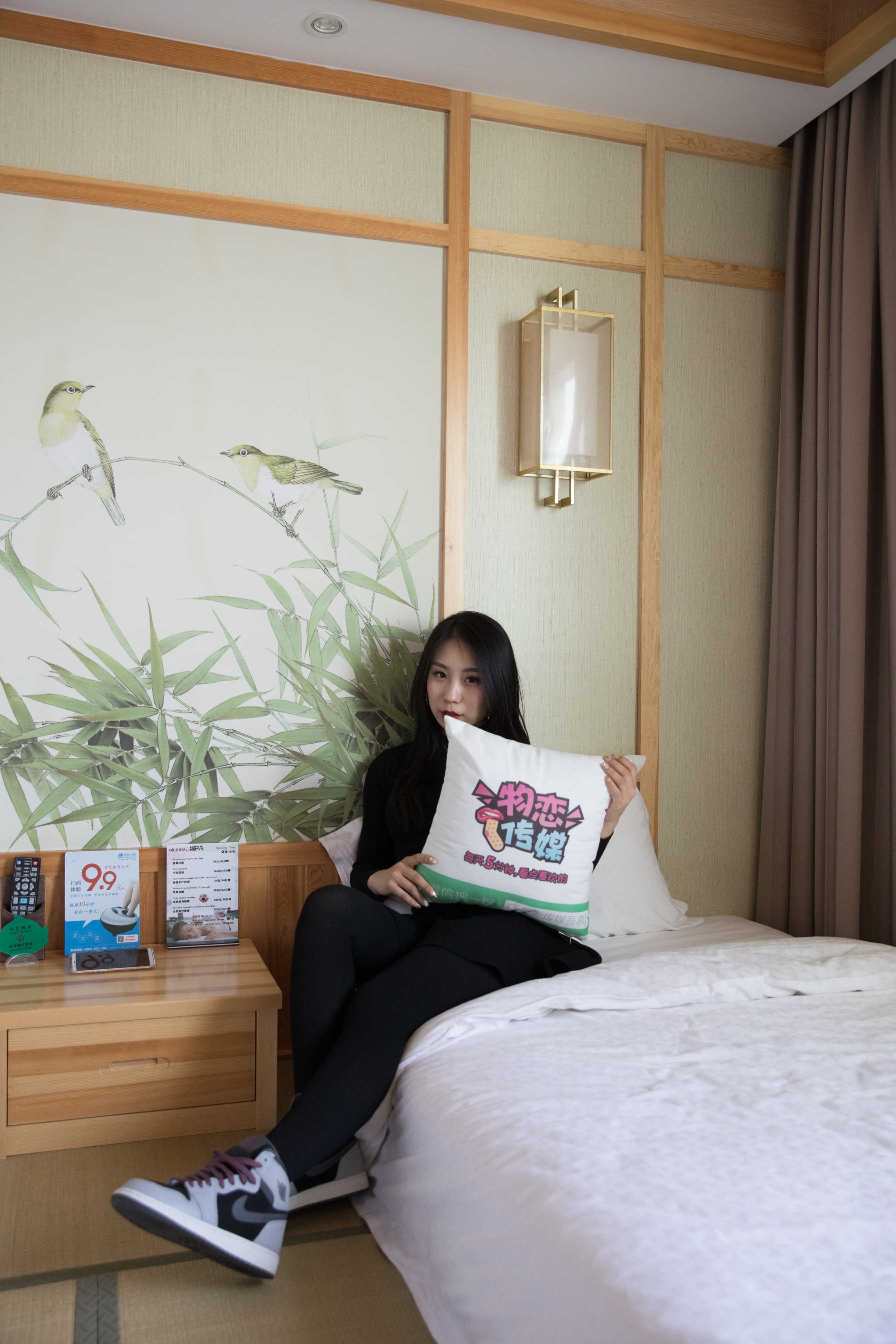 物恋传媒 No.149 璐璐-舞蹈系女生的AJ与厚  [137P+1V7.71G]