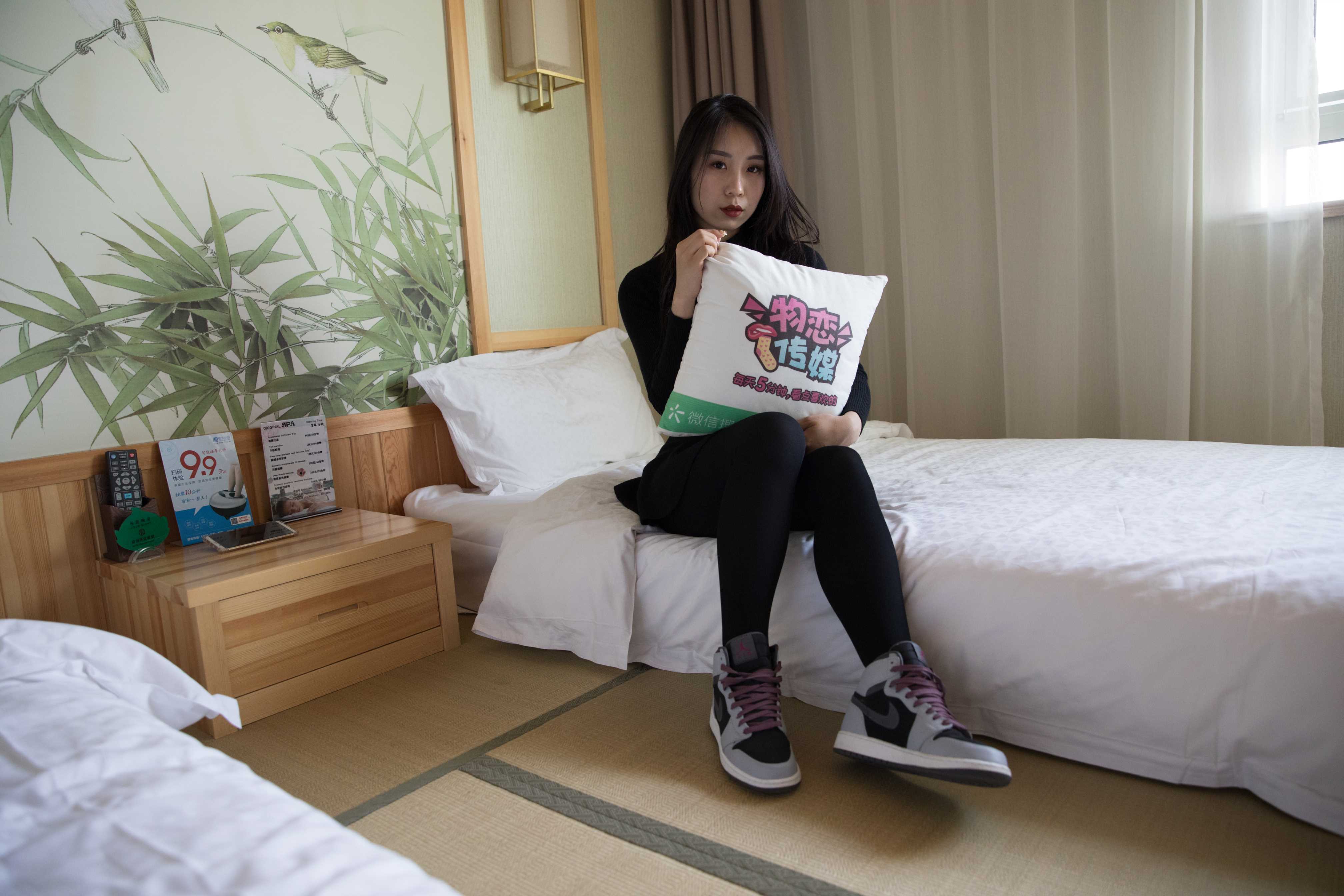 物恋传媒 No.149 璐璐-舞蹈系女生的AJ与厚  [137P+1V7.71G]