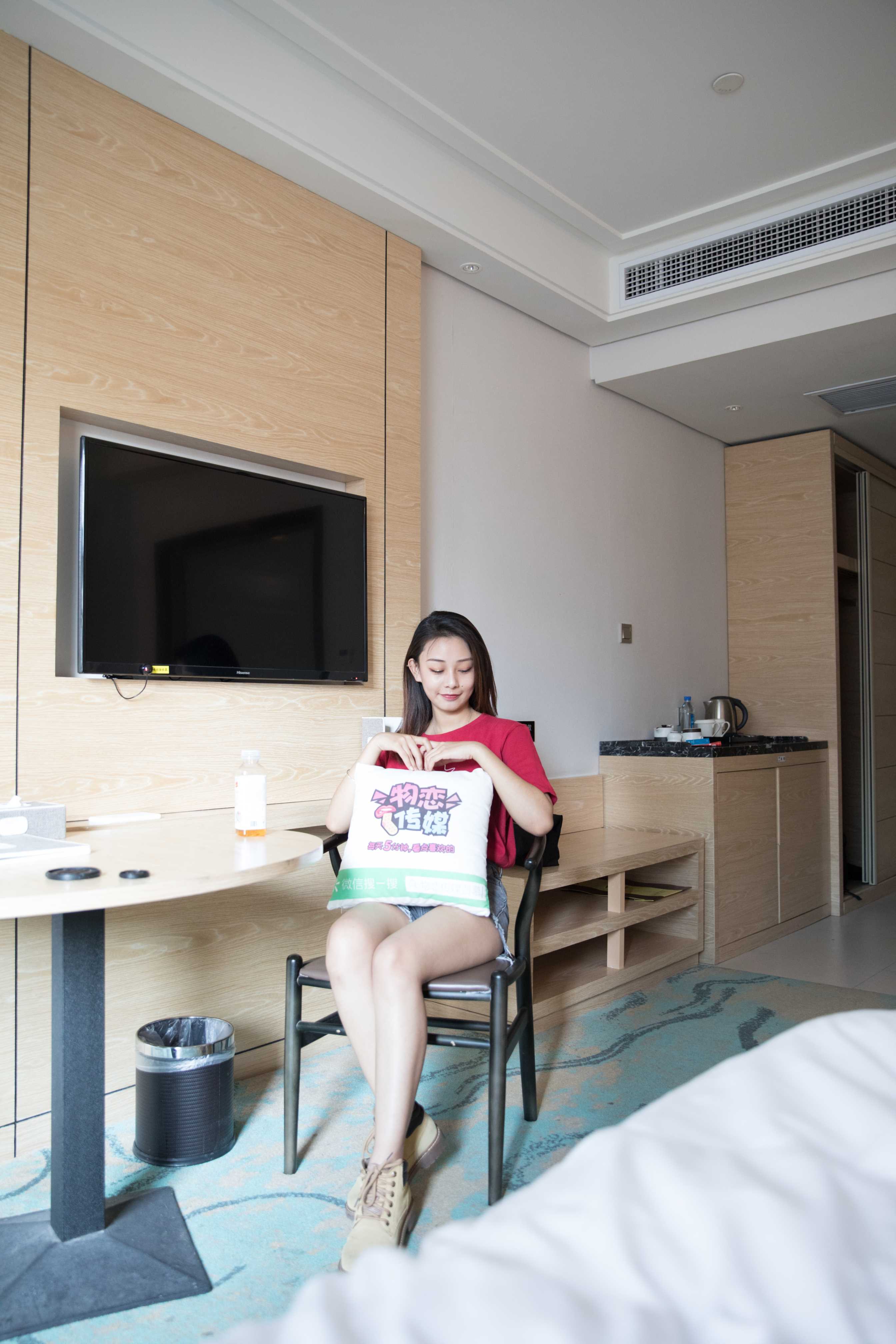 物恋传媒 No.165 岚岚-夏日里的马丁靴  [137P+1V2.32G]