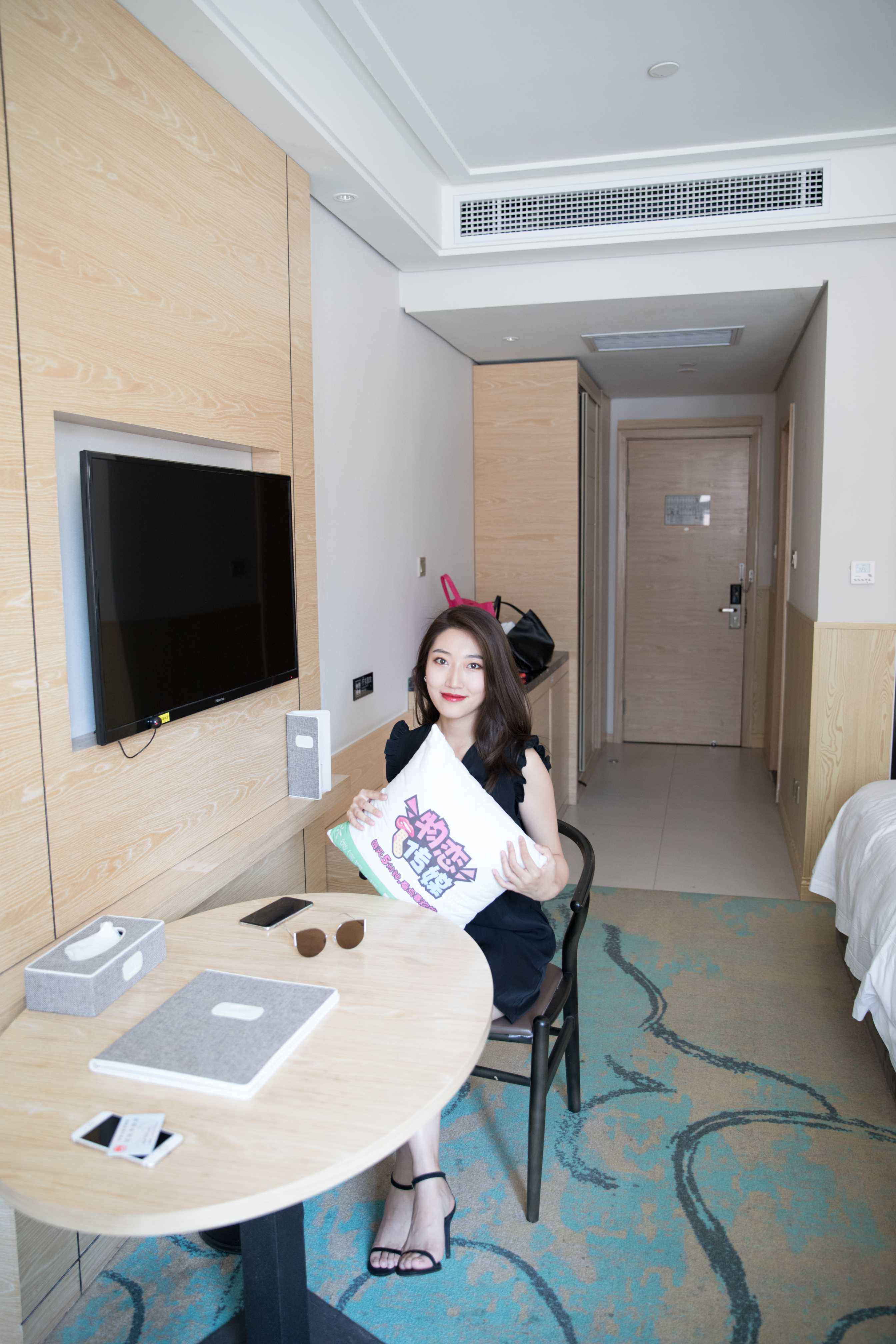 物恋传媒 No.167 雅梦-连衣裙高跟鞋与堆堆袜  [123P+1V2.06G]