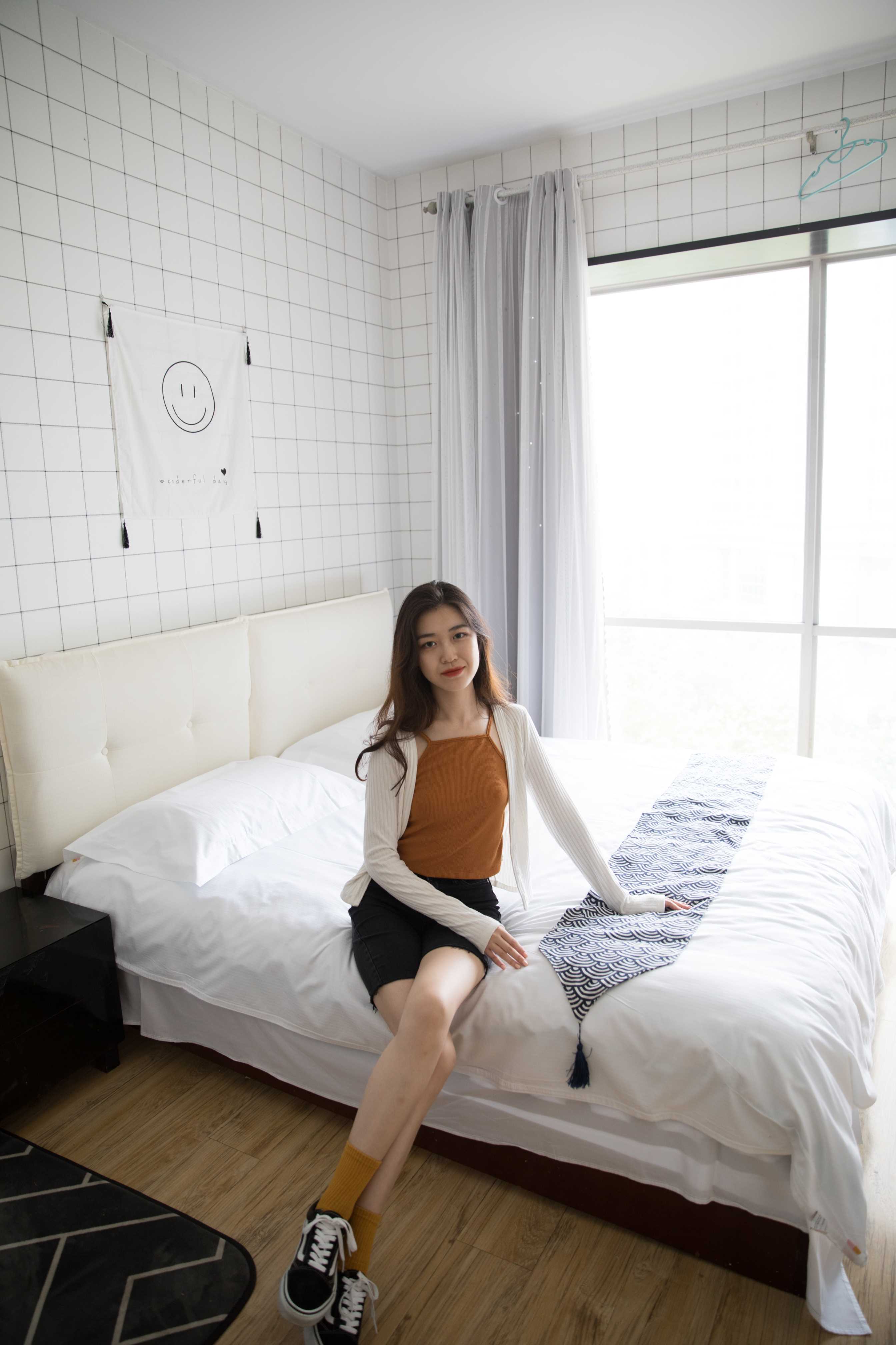 物恋传媒 No.172 佳琪-民宿里纯情的她  [144P+1V2.2G]