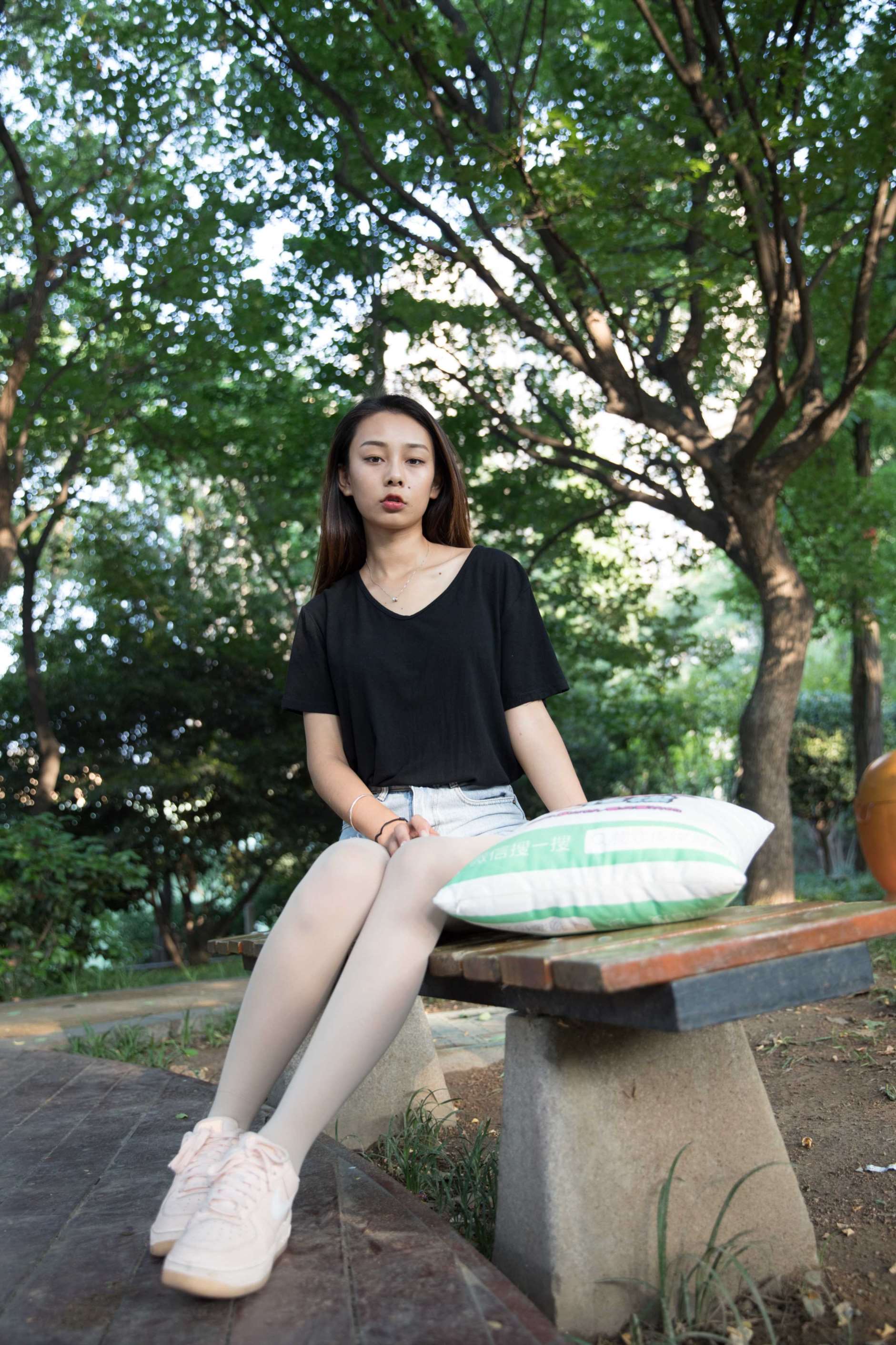 物恋传媒 No.173 岚岚-繁闹公园中的安静姑娘  [168P+1V4.23G]