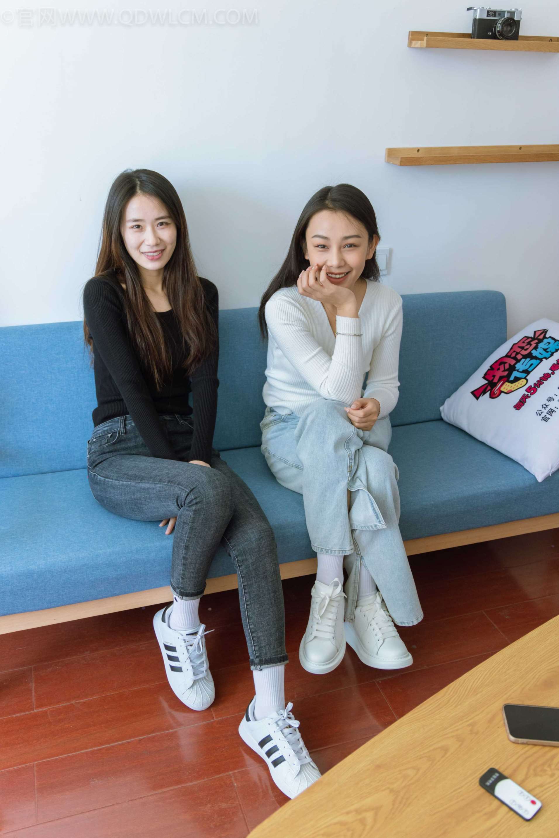 物恋传媒 NO.1176 菜菜&岚岚-闺蜜日常 [148P+1V／8.81GB] 插图2