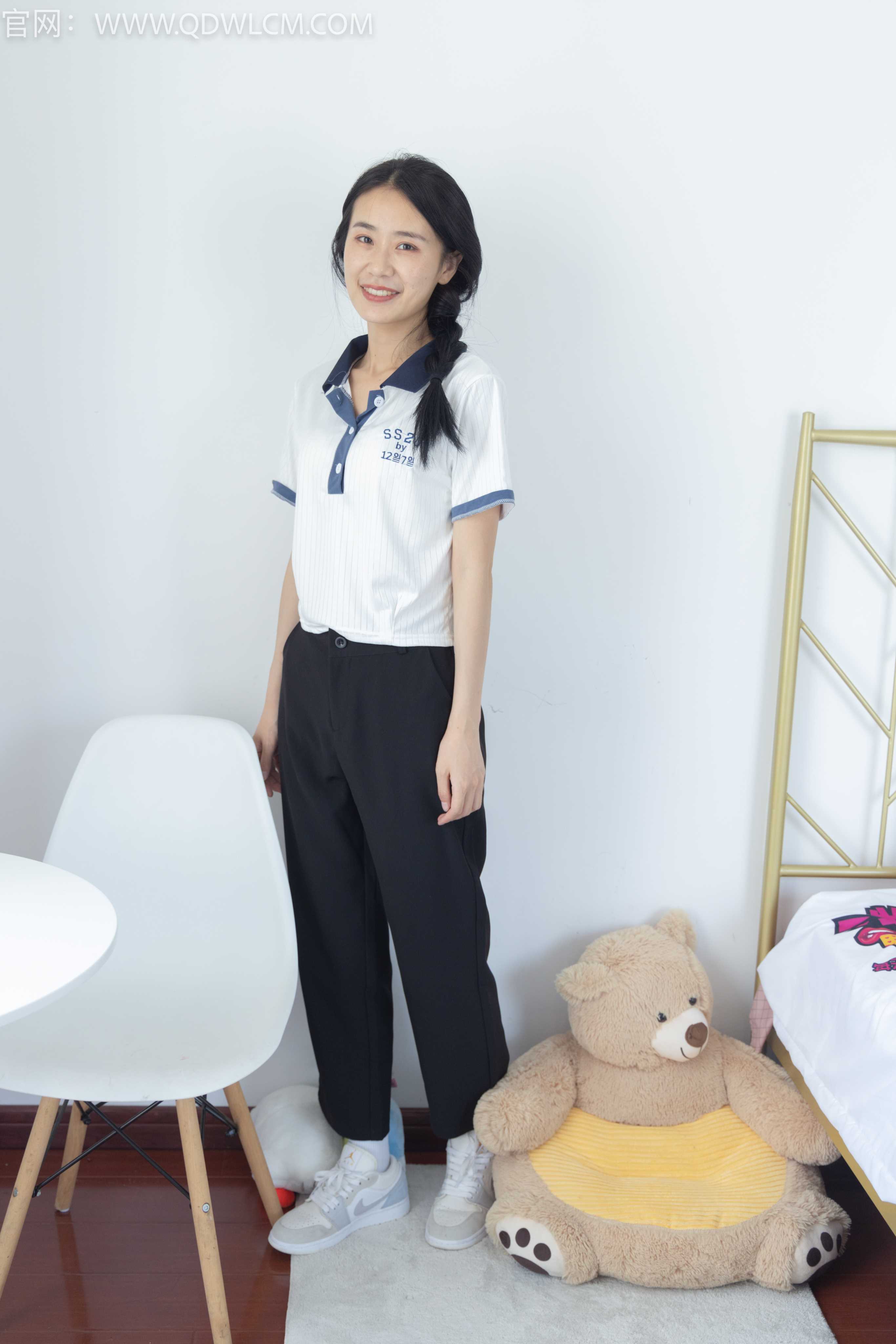 物恋传媒 NO.1297 菜菜-萤火虫小巷 [164P+1V4.58G]