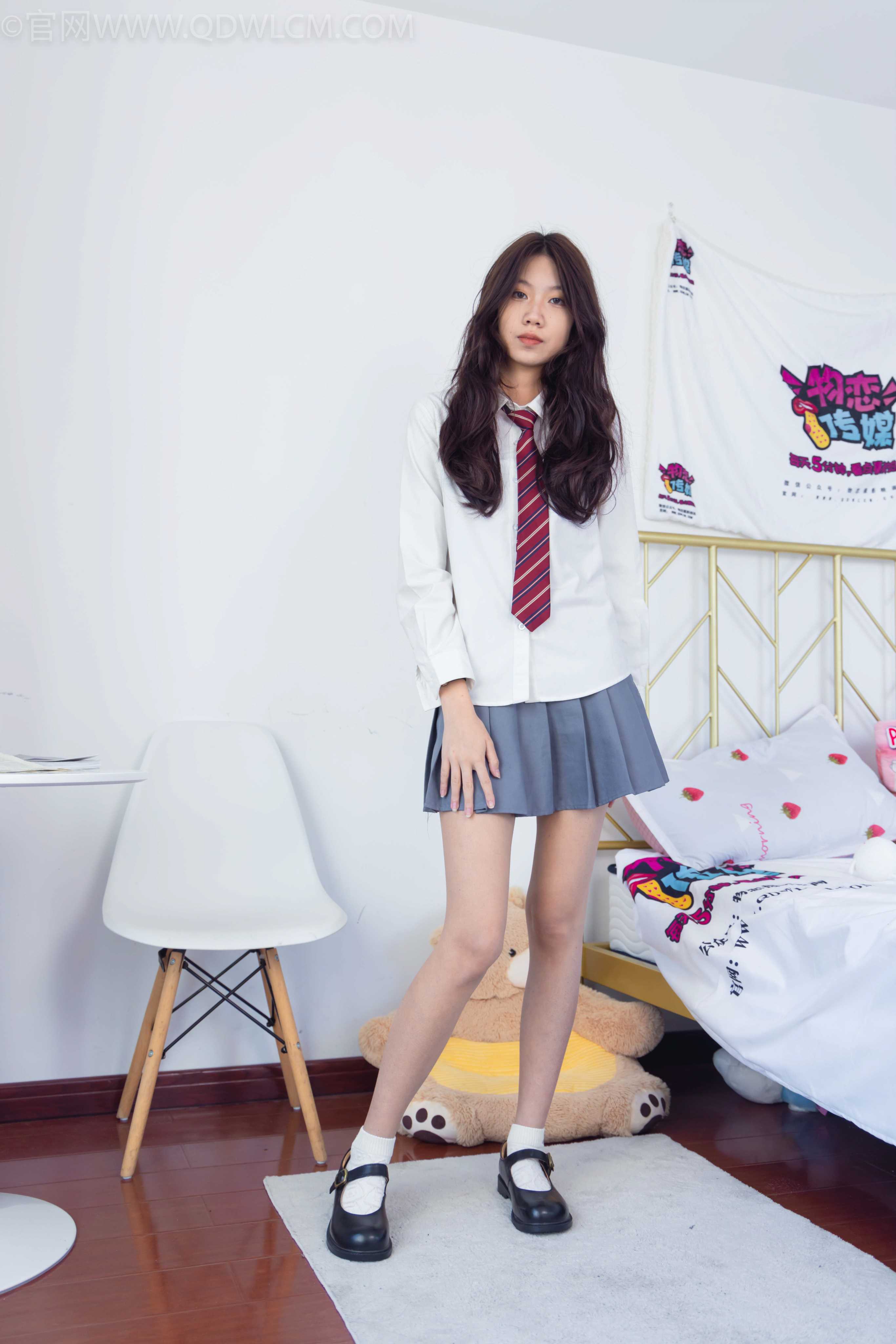 物恋传媒 NO.1367 纤纤-阴雨连绵 [150P1V-2.12G]