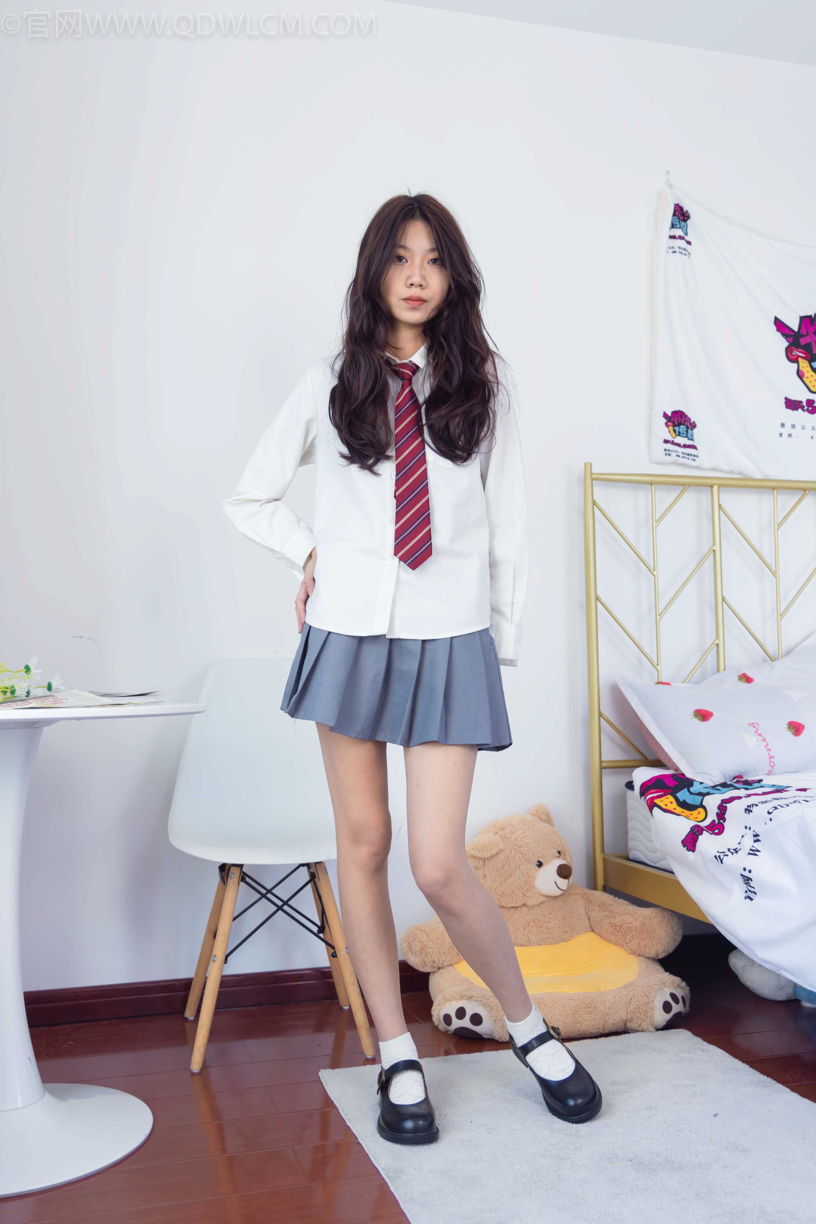 物恋传媒 NO.1367 纤纤-阴雨连绵 [150P1V-2.12G]