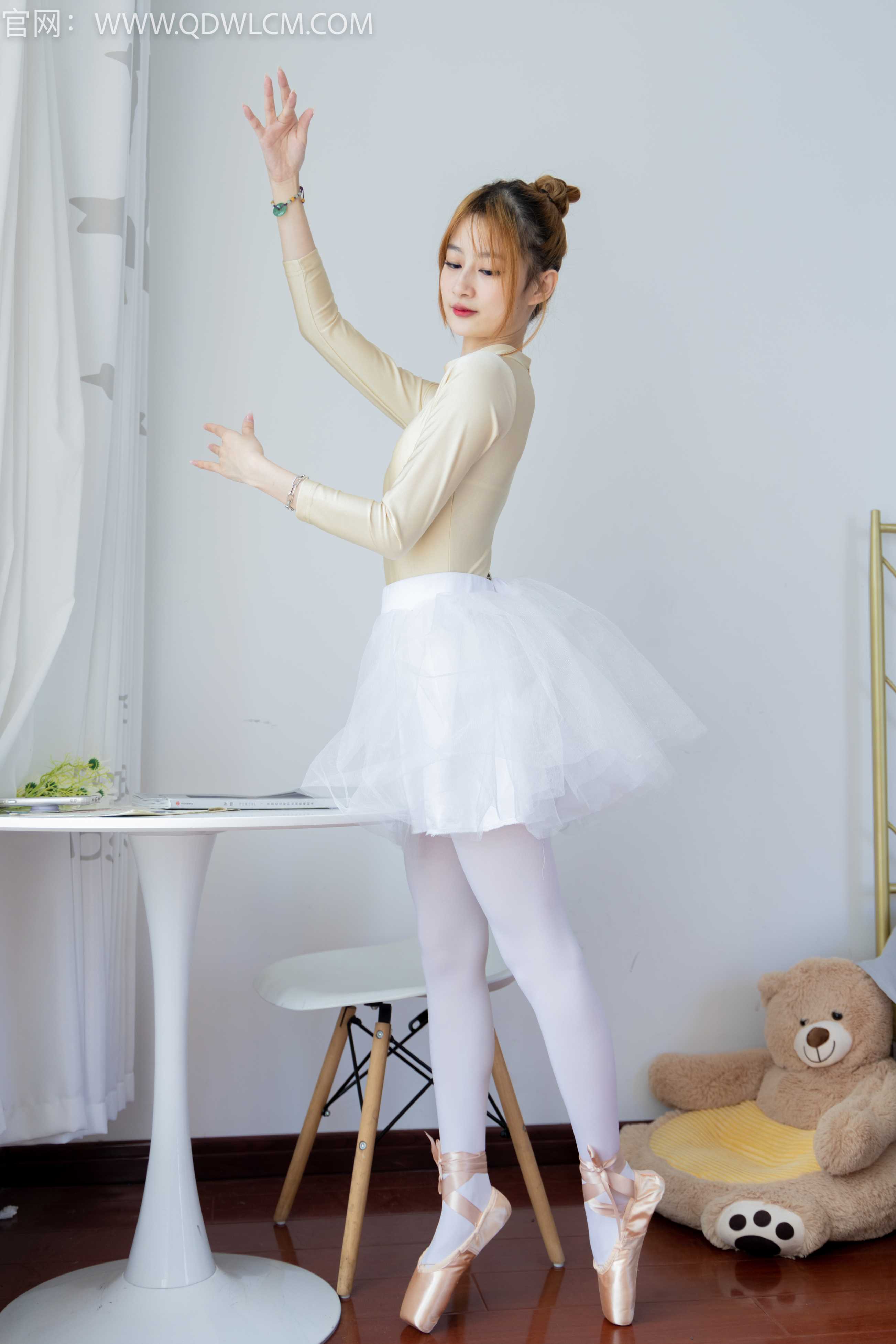 物恋传媒 NO.1387 卿卿-流光一瞬 [158P1V-3.99G]