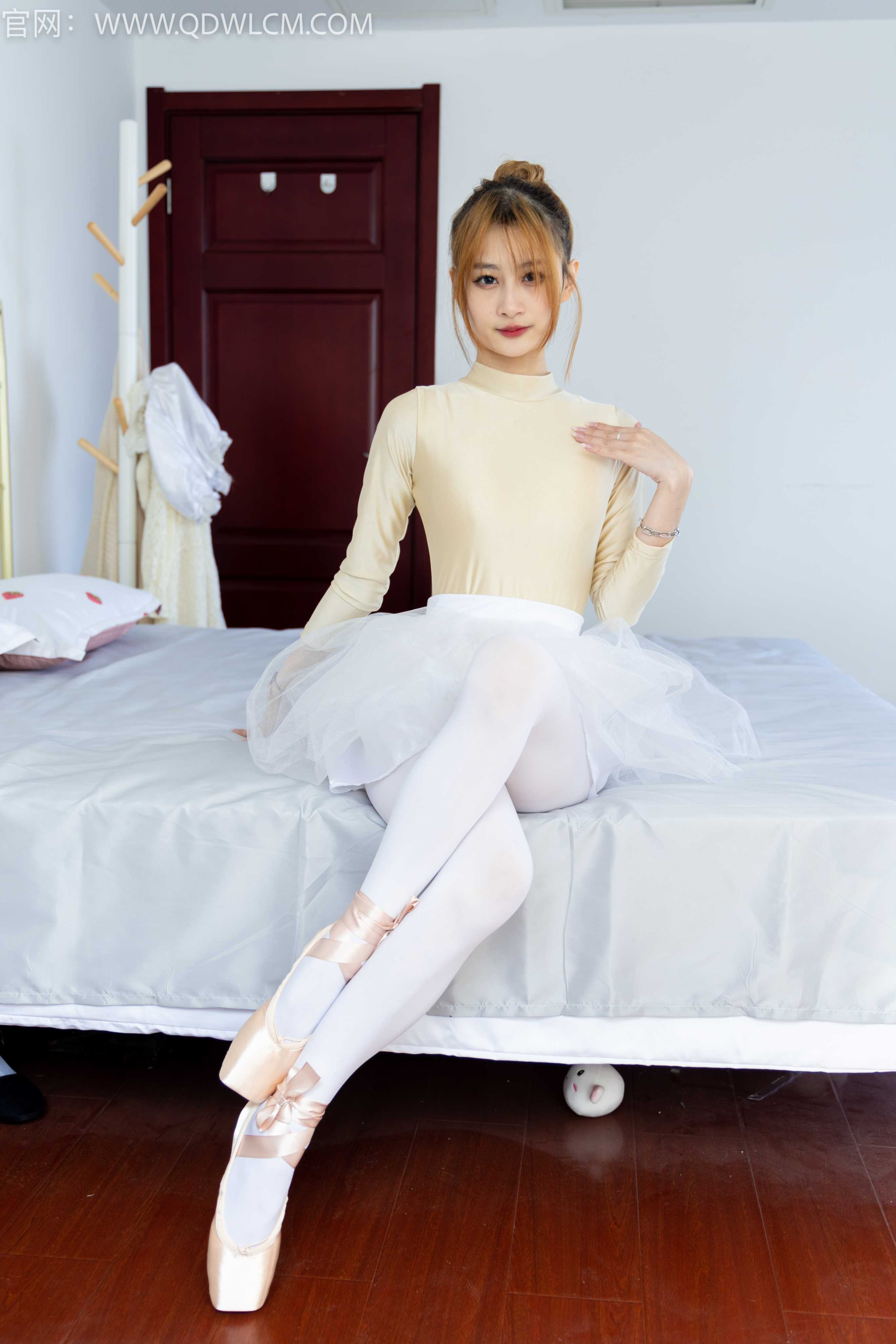 物恋传媒 NO.1387 卿卿-流光一瞬 [158P1V-3.99G]