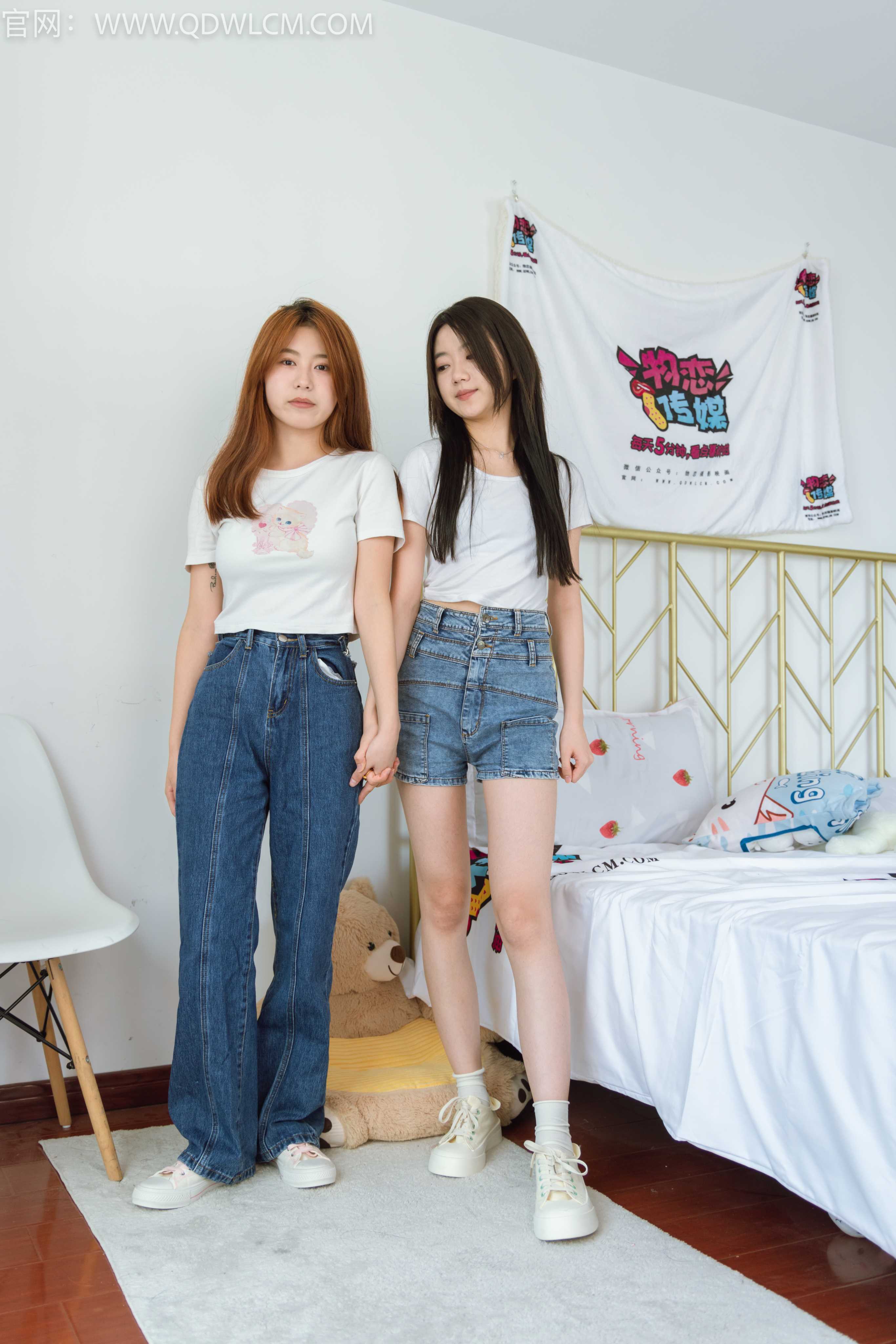 物恋传媒 NO.1418 欢欢&乐乐-闺蜜午后 [146P+1V／4.00GB]