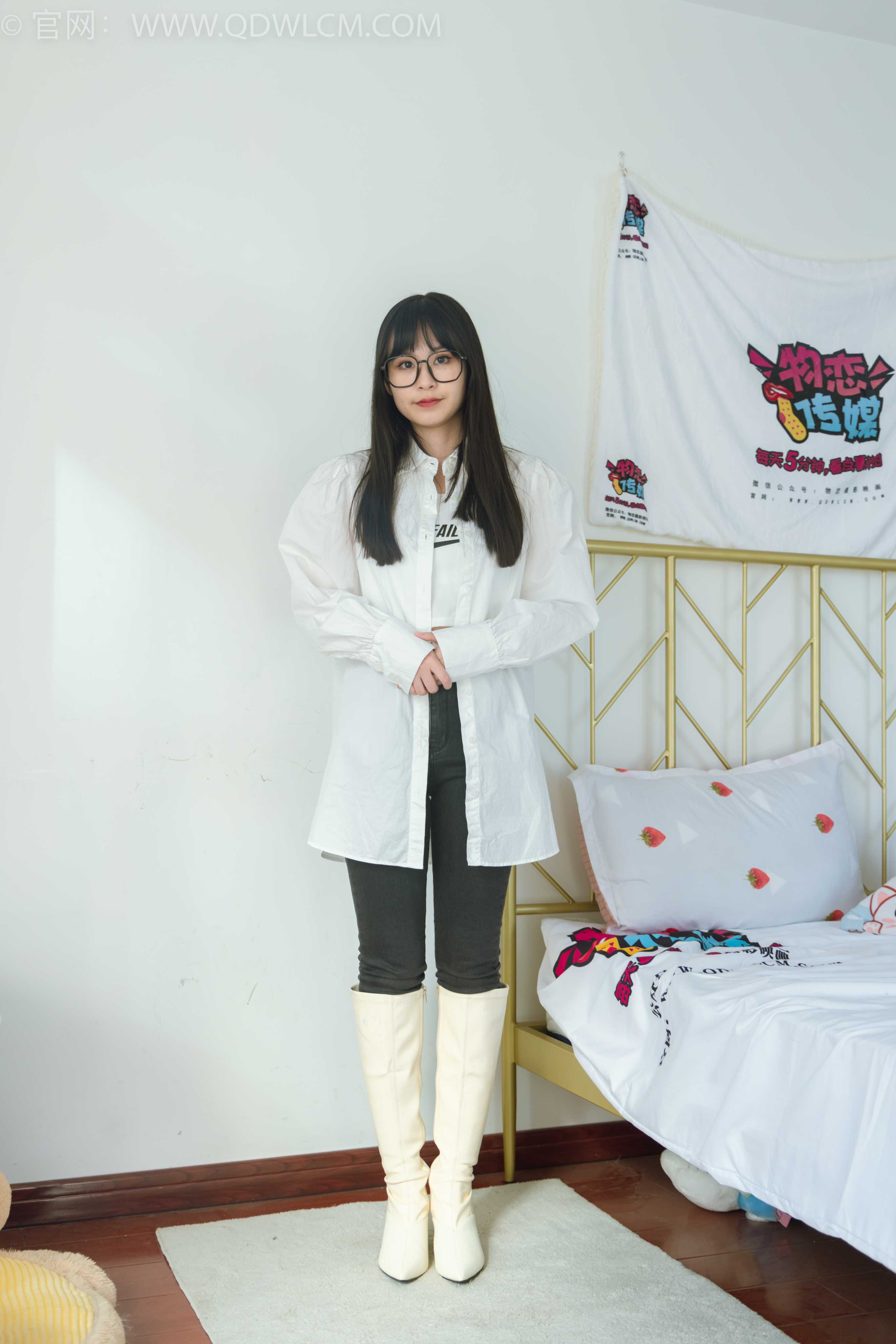 物恋传媒 NO.1478 兮兮-痴情的守望者 [149P-1V-4.55G]