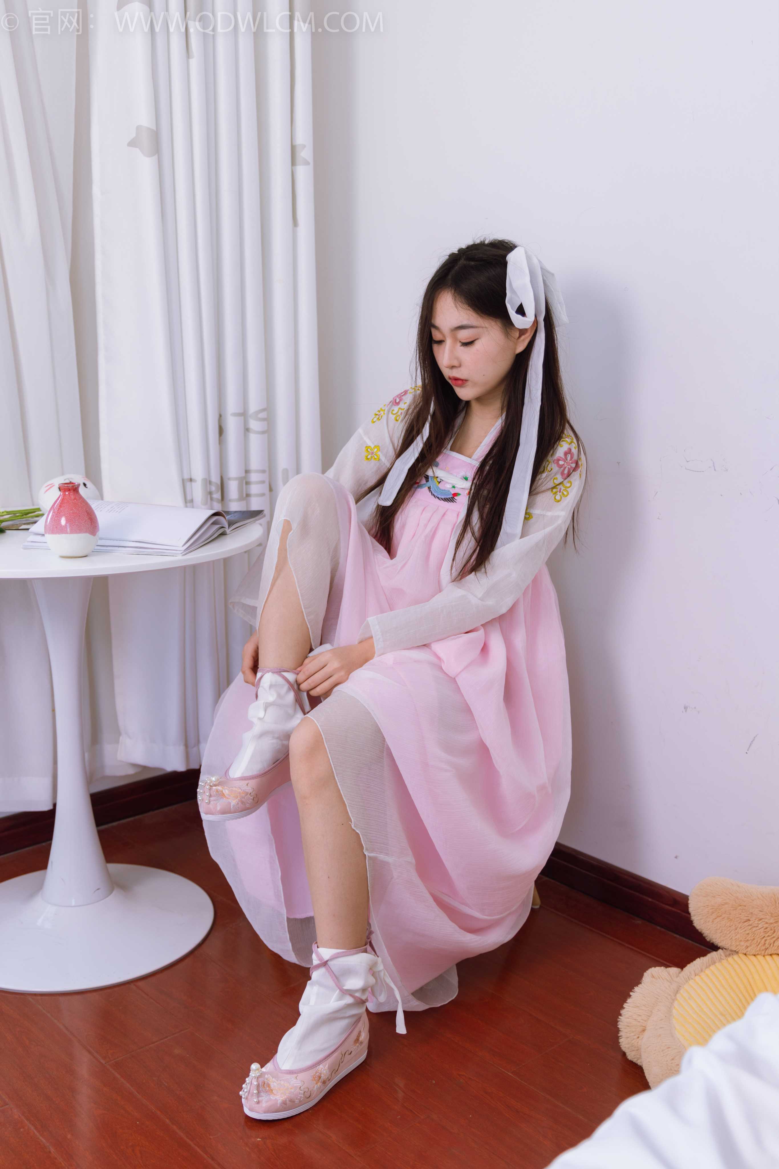 物恋传媒 NO.1484 美兔-杏花微雨 [150P-1V-3.9G]