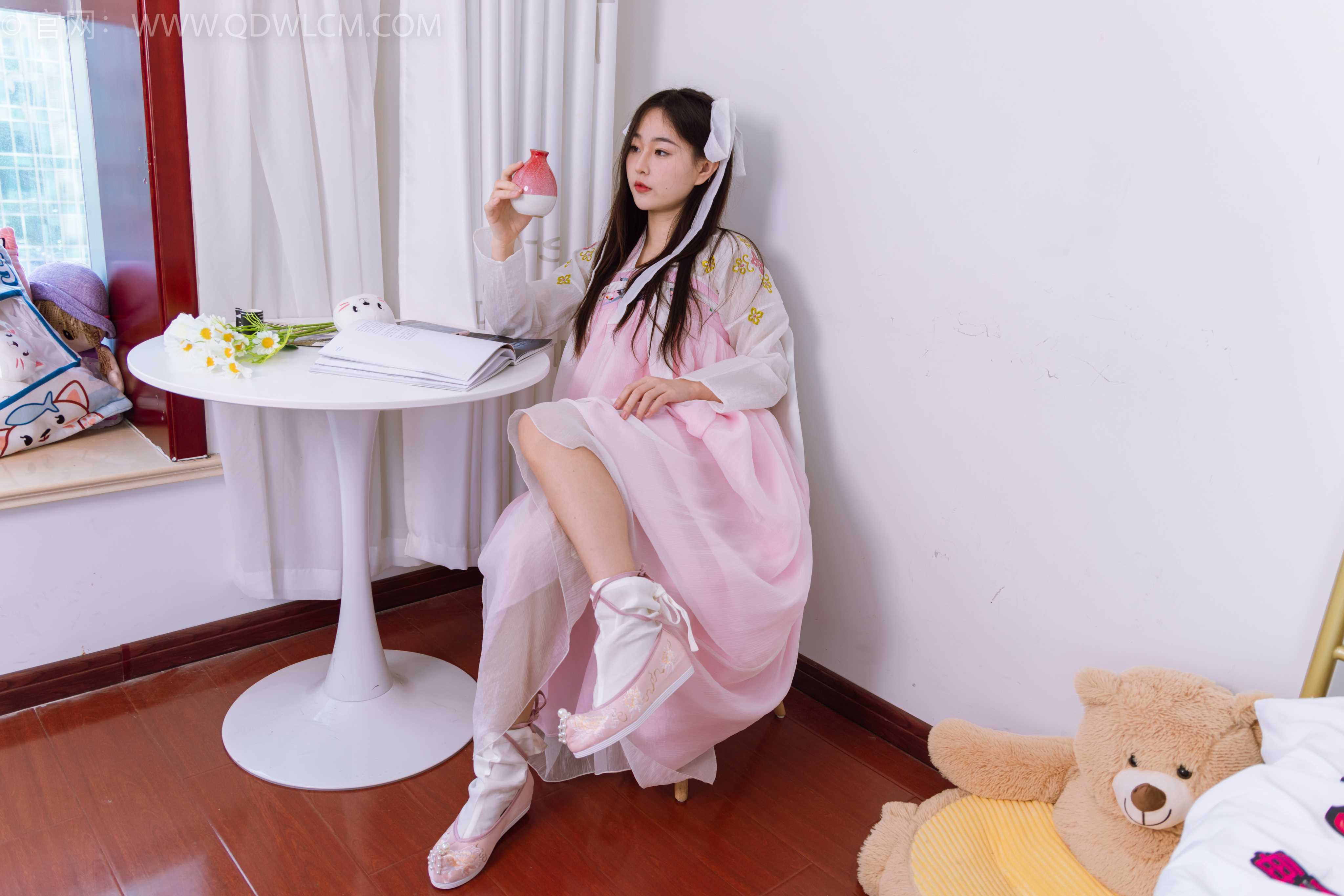 物恋传媒 NO.1484 美兔-杏花微雨 [150P-1V-3.9G]