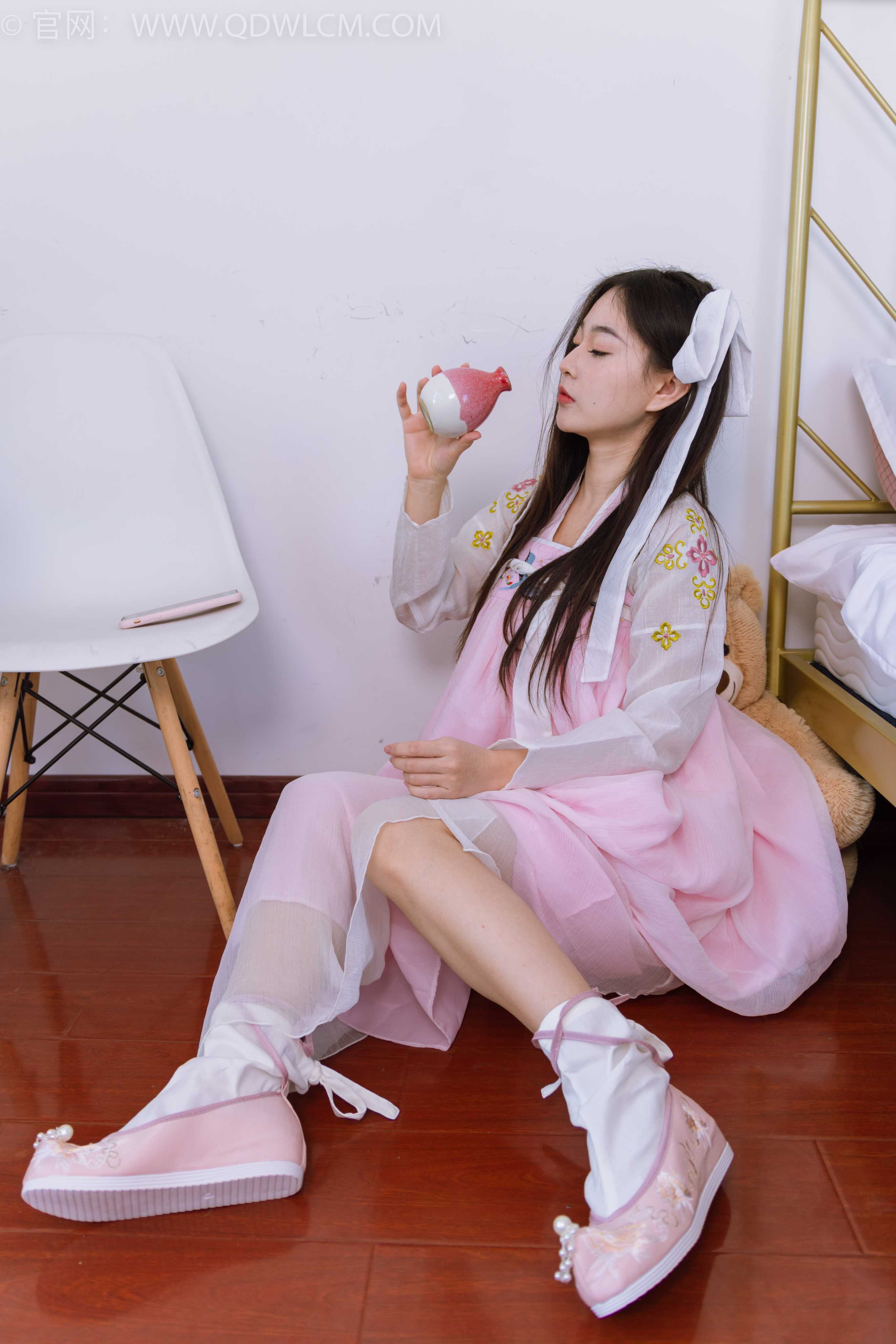 物恋传媒 NO.1484 美兔-杏花微雨 [150P-1V-3.9G]