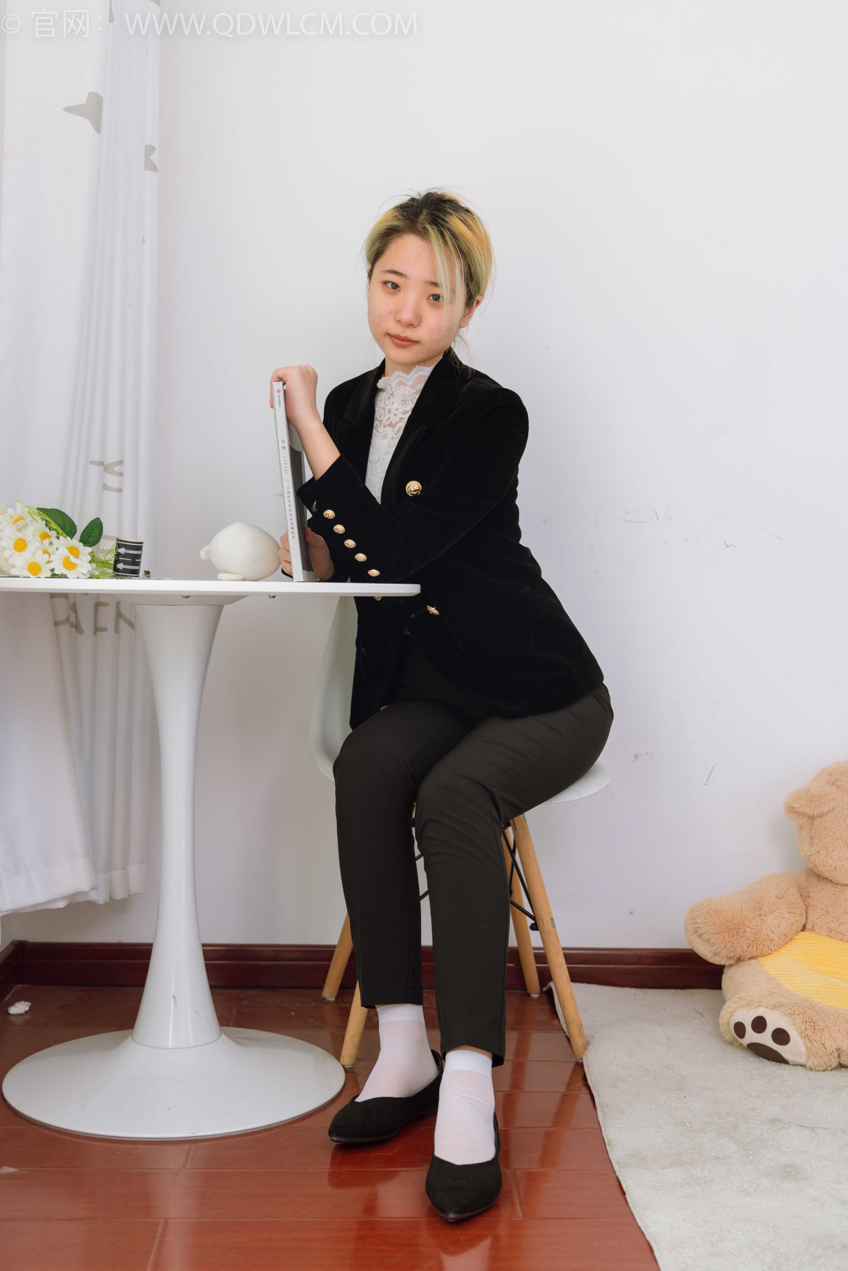 物恋传媒 NO.1485 姜姜-青山与诗 [150P-1V-3.75G]